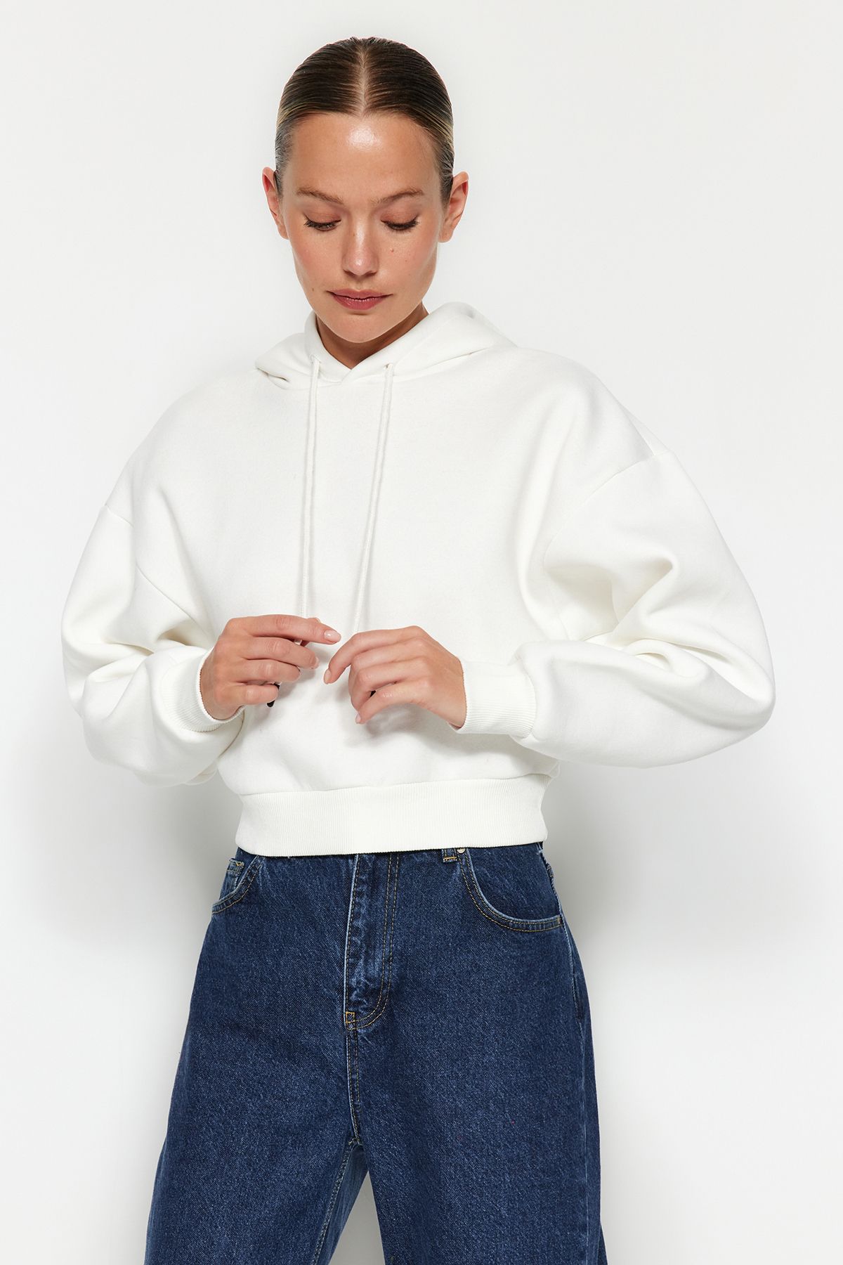 Trendyol Collection-Екрю Дебел полар от вътрешната страна на качулка Удобна кройка Основен плетен суичър TWOAW24SW00105 6