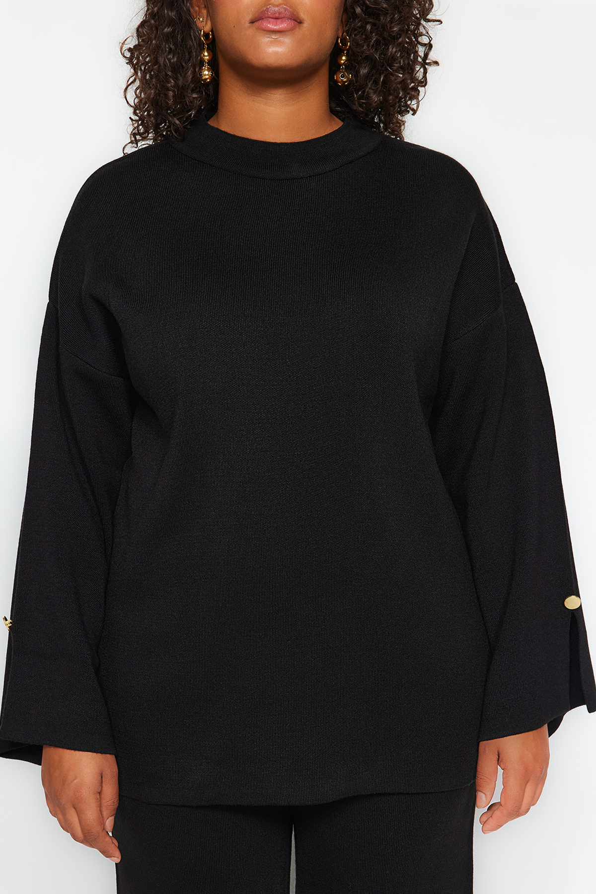 Trendyol Curve Černý stojáček s knoflíkem na spodním lemu TBBAW24CP00015