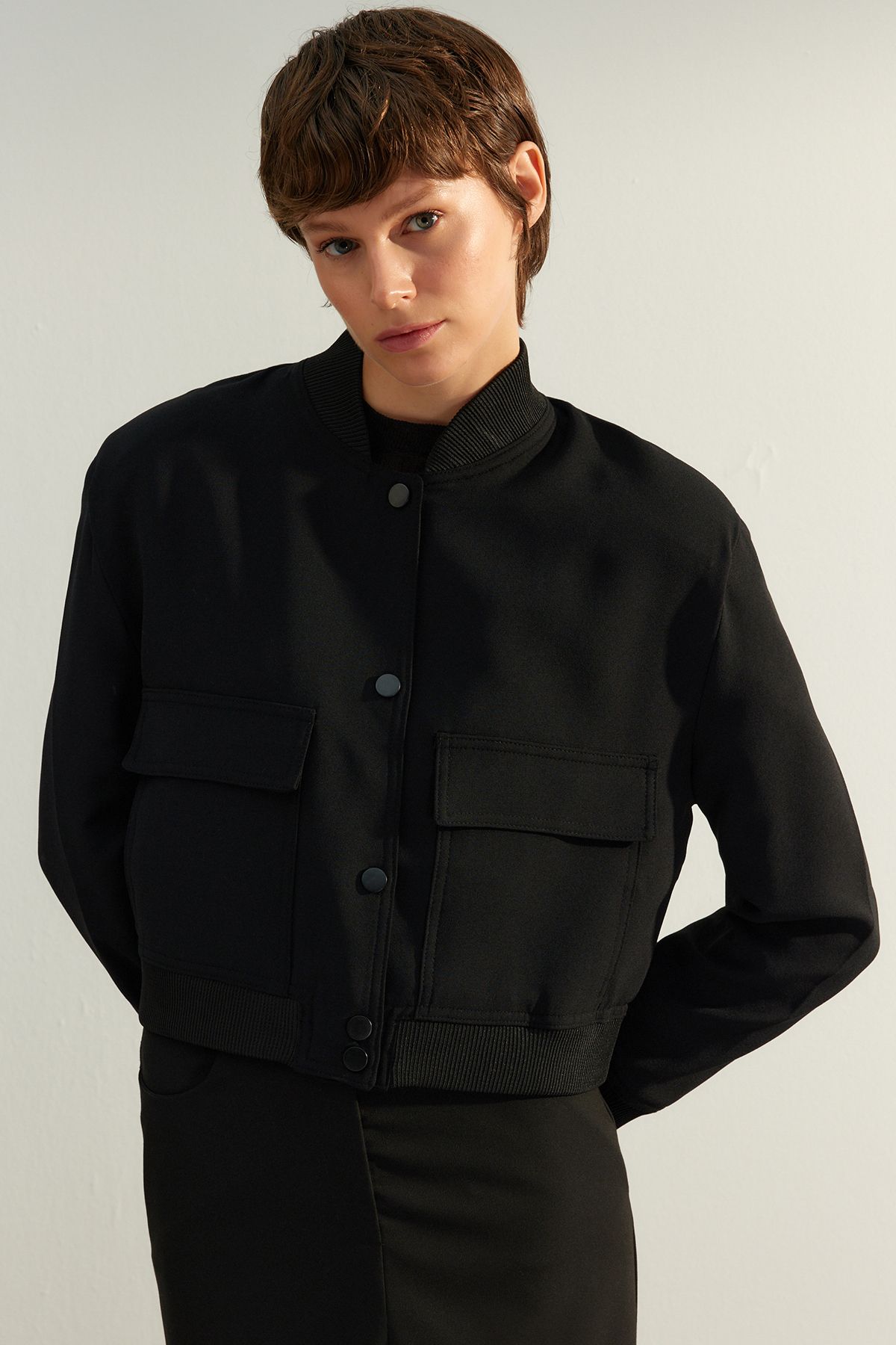 Kolekcia Trendyol-Čierna prémiová bunda Bomber Crop Woven Jacket Twoaw24Ce00047 5