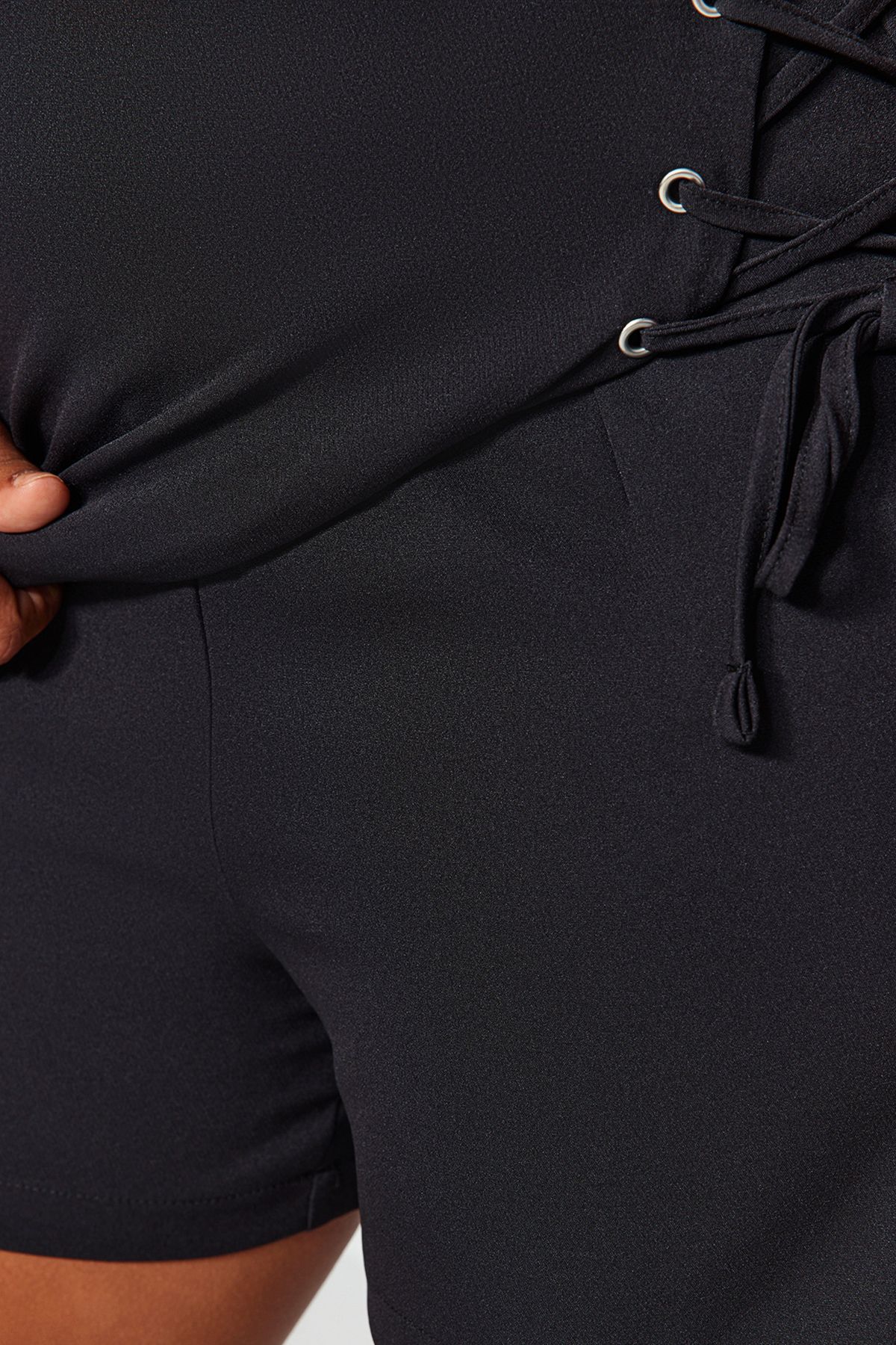 Trendyol Curve-Fustă cu pantaloni scurți cu țesătură neagră TBBSS22AP00001 4