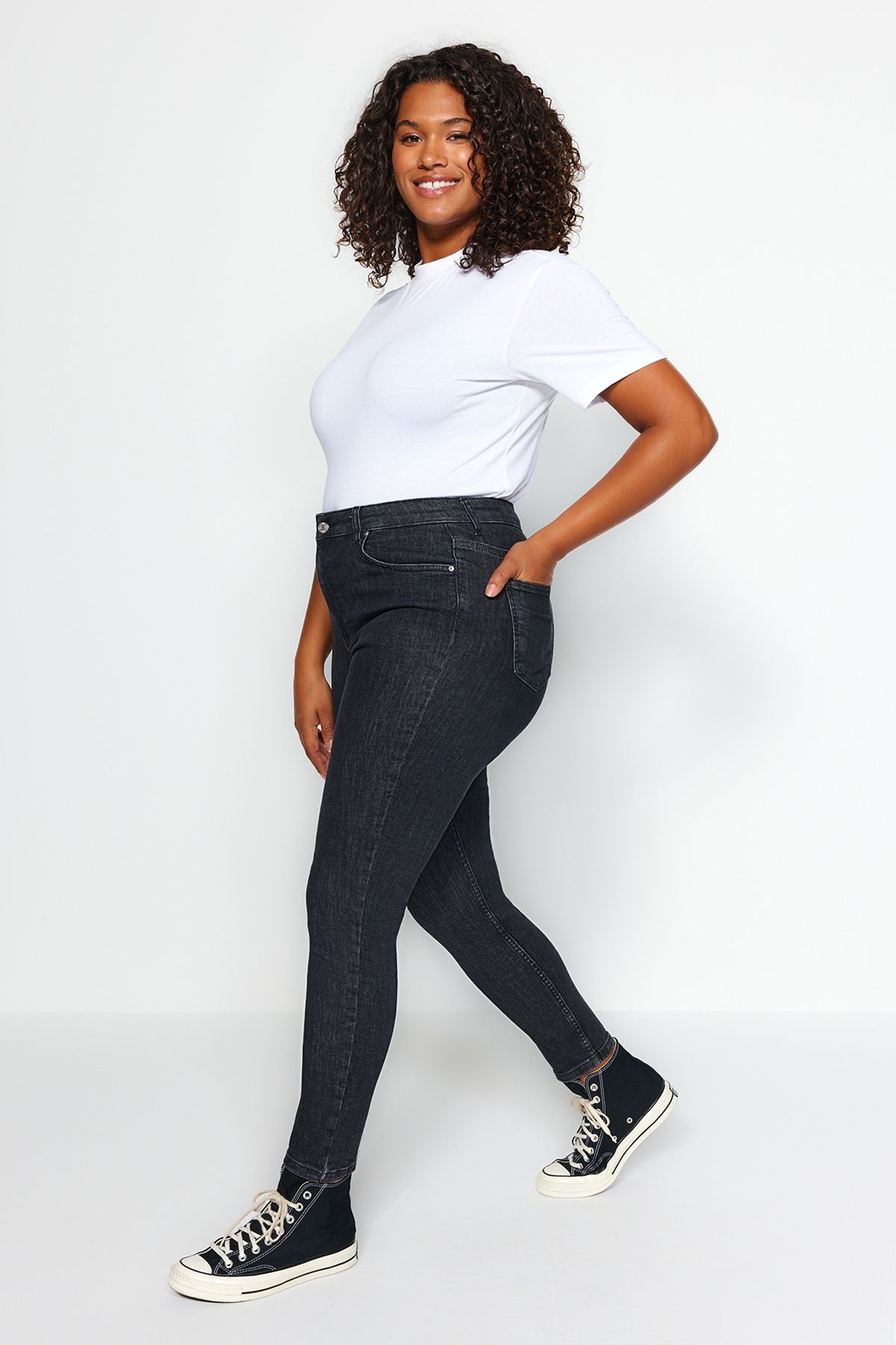 Trendyol Curve Blue High Waist Elastic Waist Mom Jeans TBBAW23JE00002 -  Trendyol