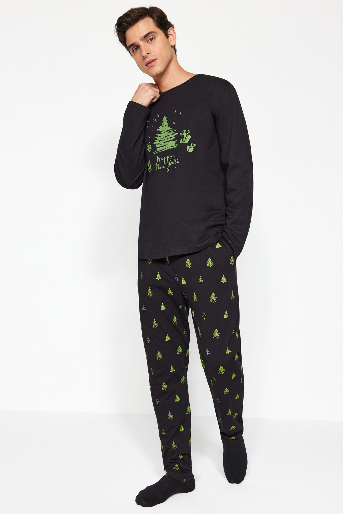 Trendyolmilla Man Siyah Regular Fit Yılbaşı Örme %100 Pamuk Pijama Takımı TMNAW24PT00021