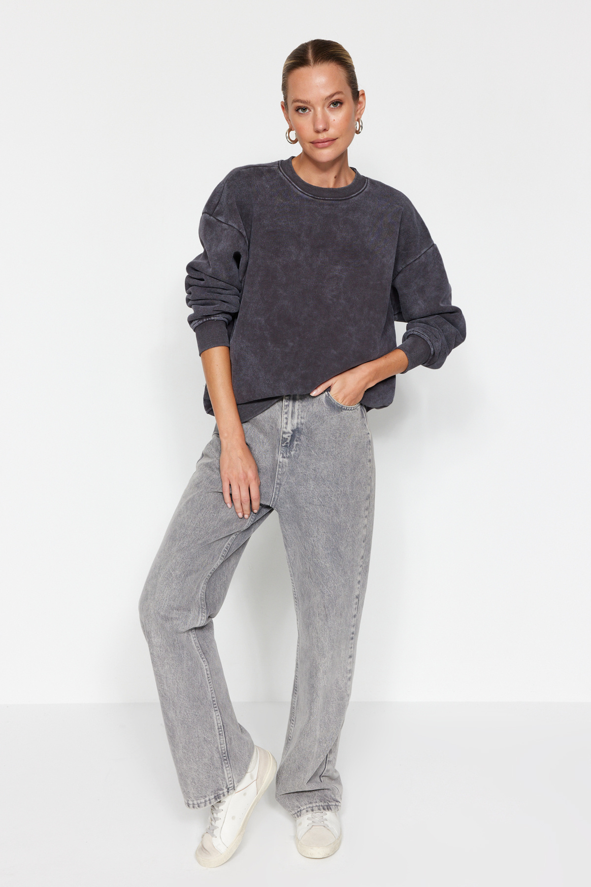 Trendyol Collection Antracytowa bluza z dzianiny w kolorze antycznym/bladym, grubym polarem Oversize/szeroki krój TWOAW24SW00151