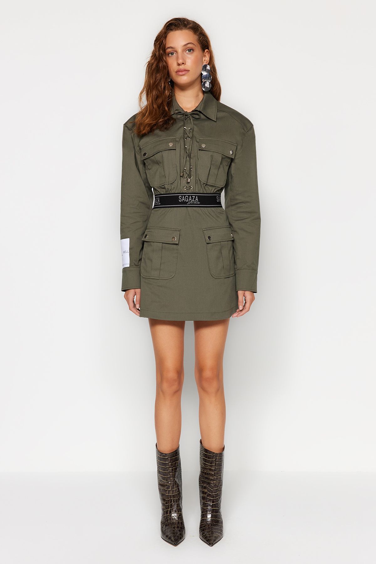 Trendyol Collection-X Sagaza Studio Khaki elastické popelínové šaty TCLAW24EL00007 2