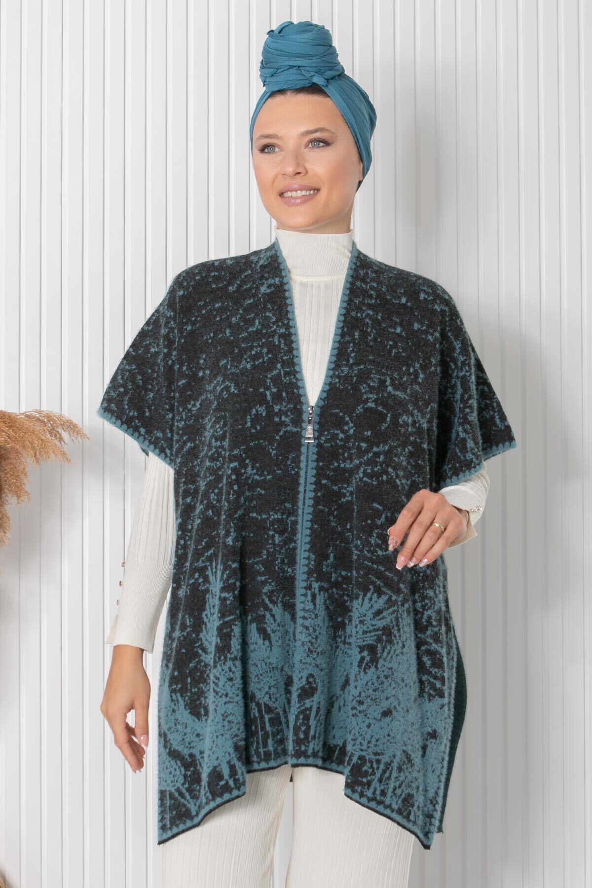 -knitwear Patterned poncho t-18