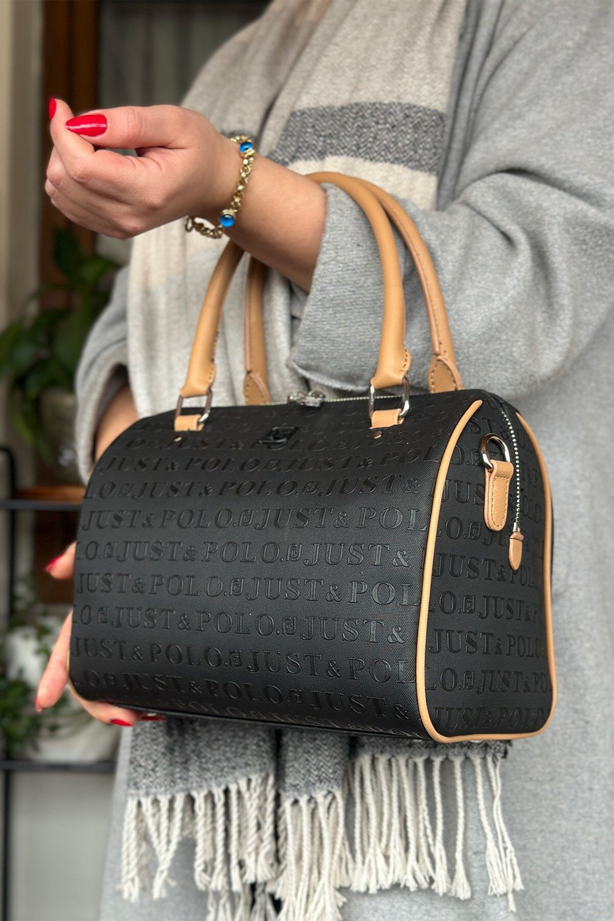Shoulder bag store thick strap