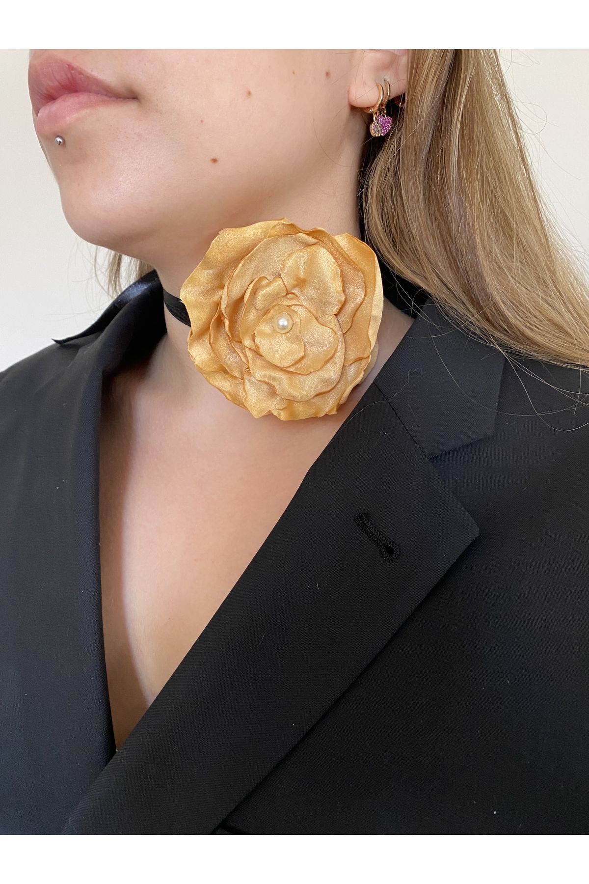 Flower choker sale necklace