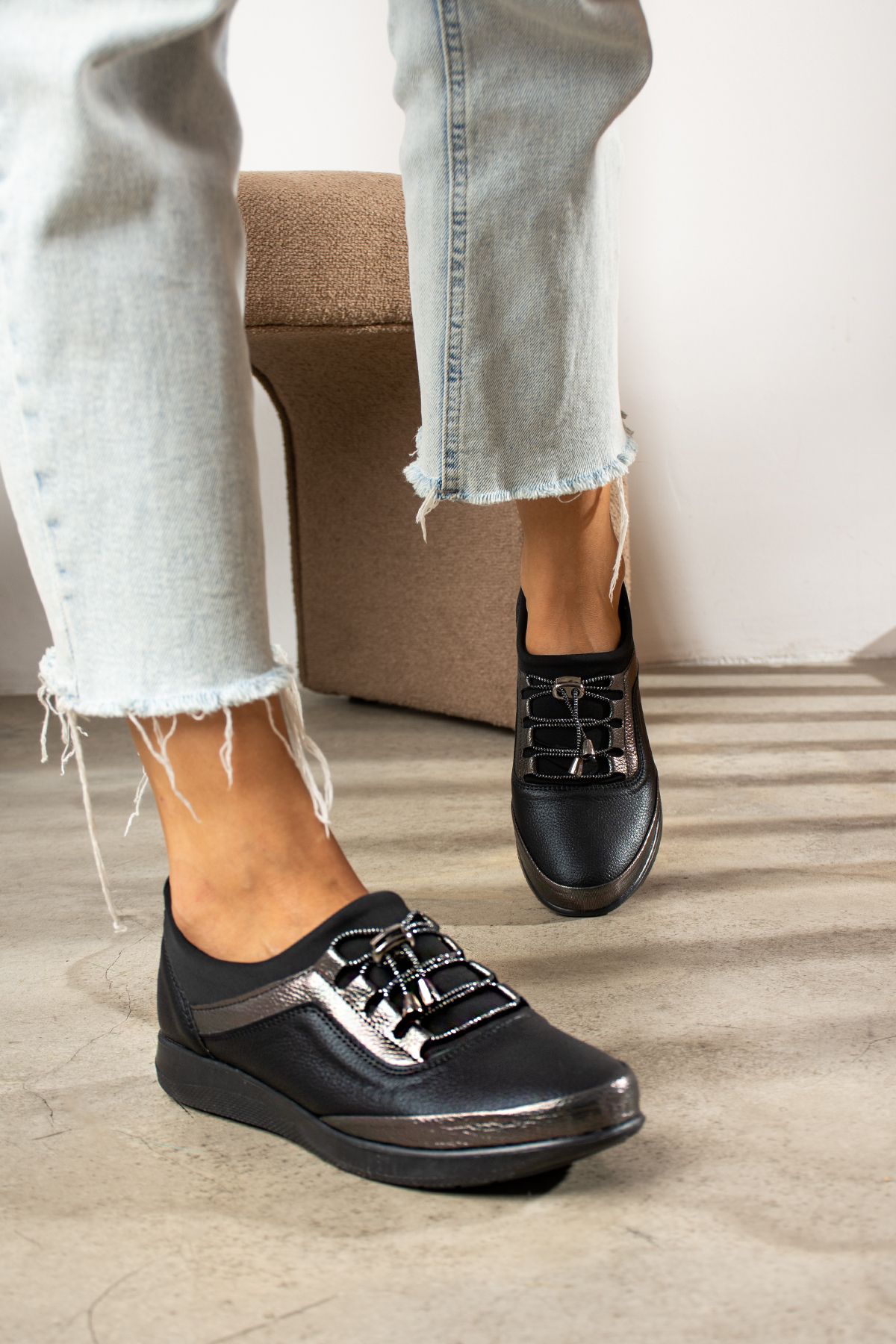Black sports shoes for office top