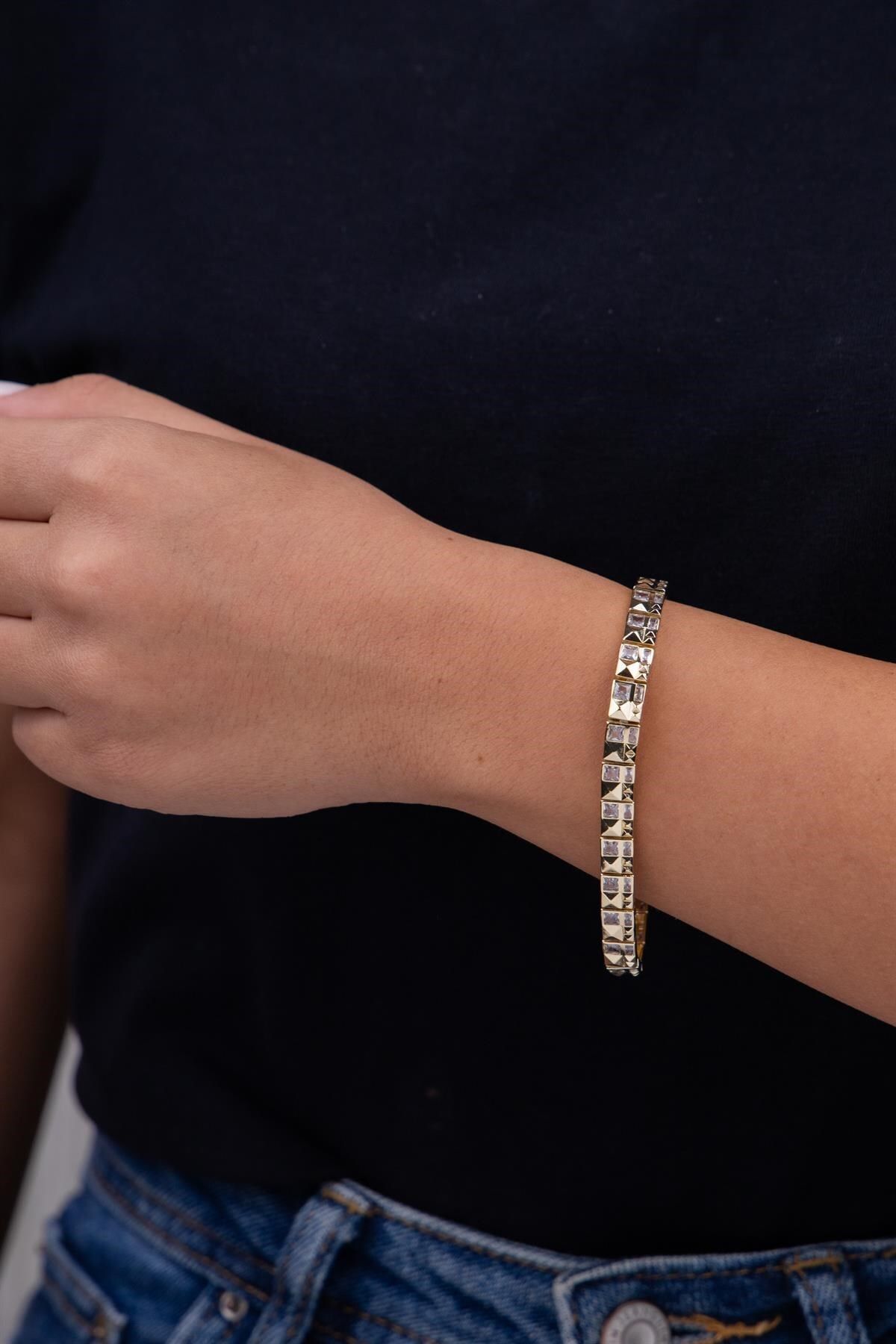 Jeans gold bracelet sale
