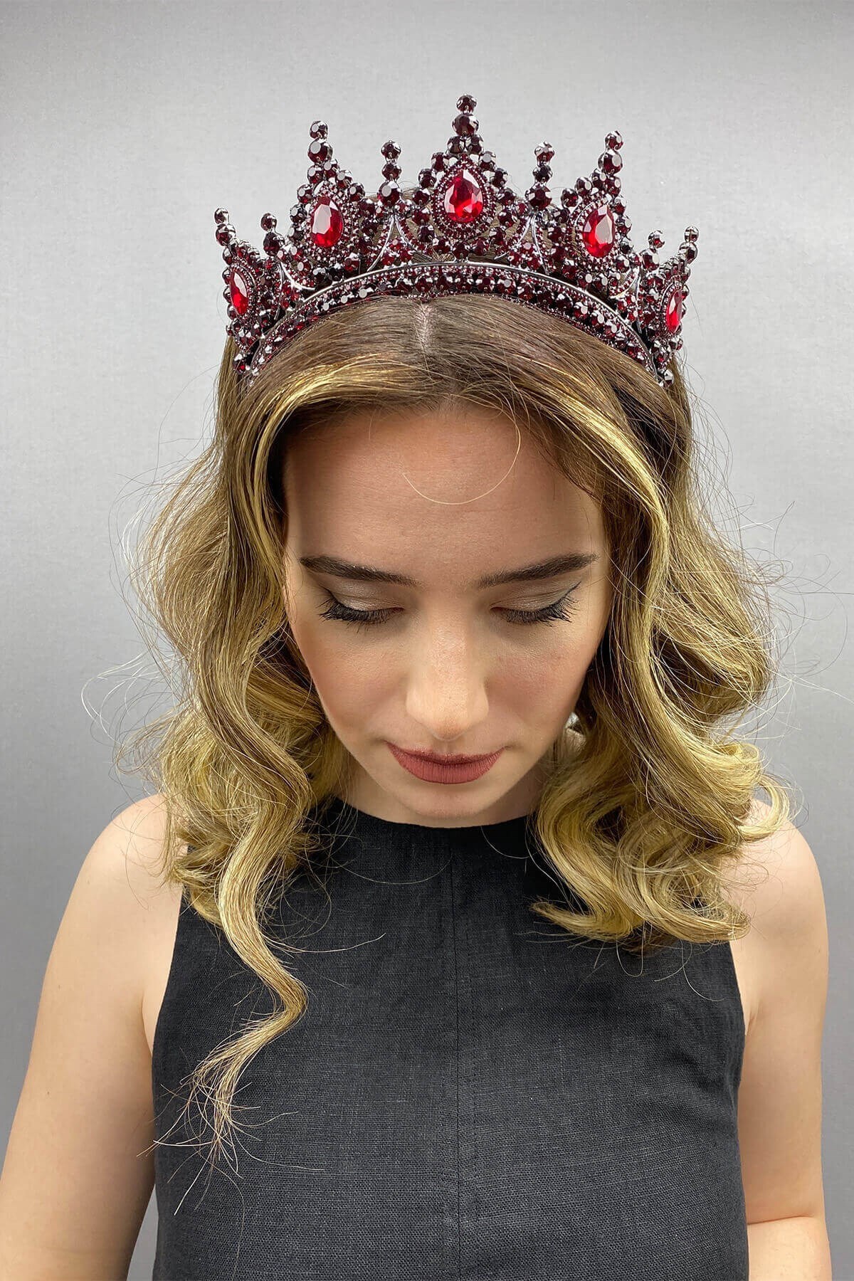Maroon Ahu Model Bridal Henna Crown for the Most Beautiful Brides – Crown, Crystal Gemstone, Stylish Model, Bridal Crown – Ta