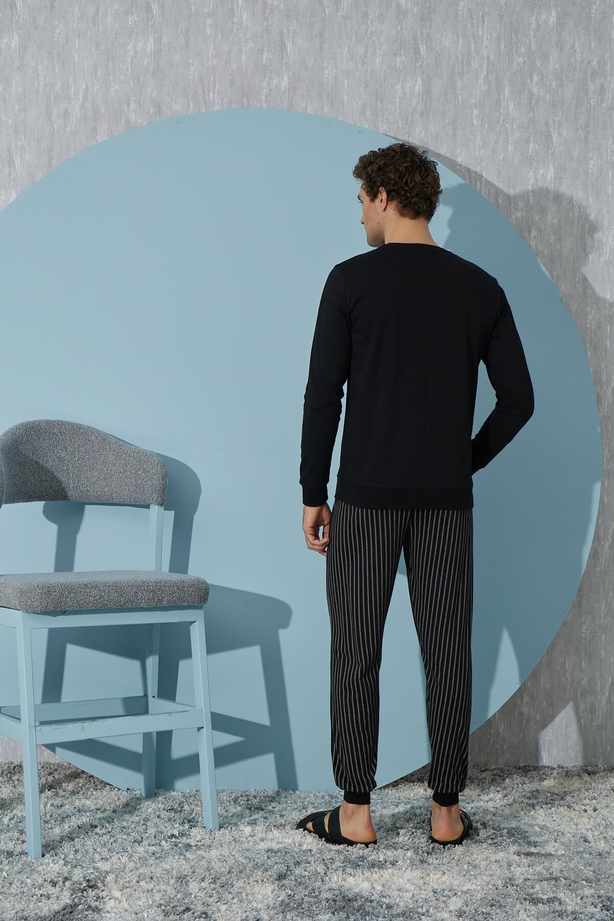 Sevim-Men's Long Sleeve Black Pajamas Set C9T4N2O8 3
