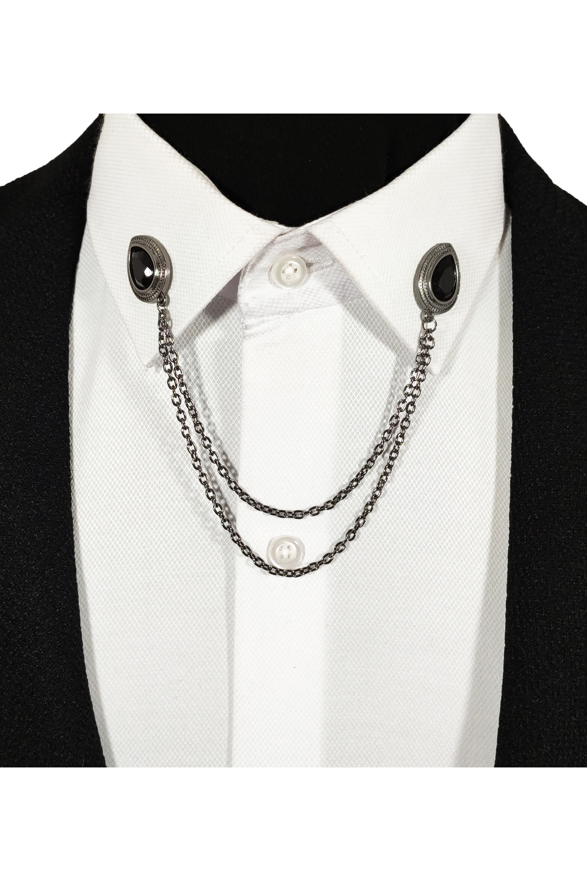 BLC Basic Line Co. Koyu Gümüş Gri Çerçeve İçinde Siyah Taşlı Yaka İğnesi Yaka Zinciri