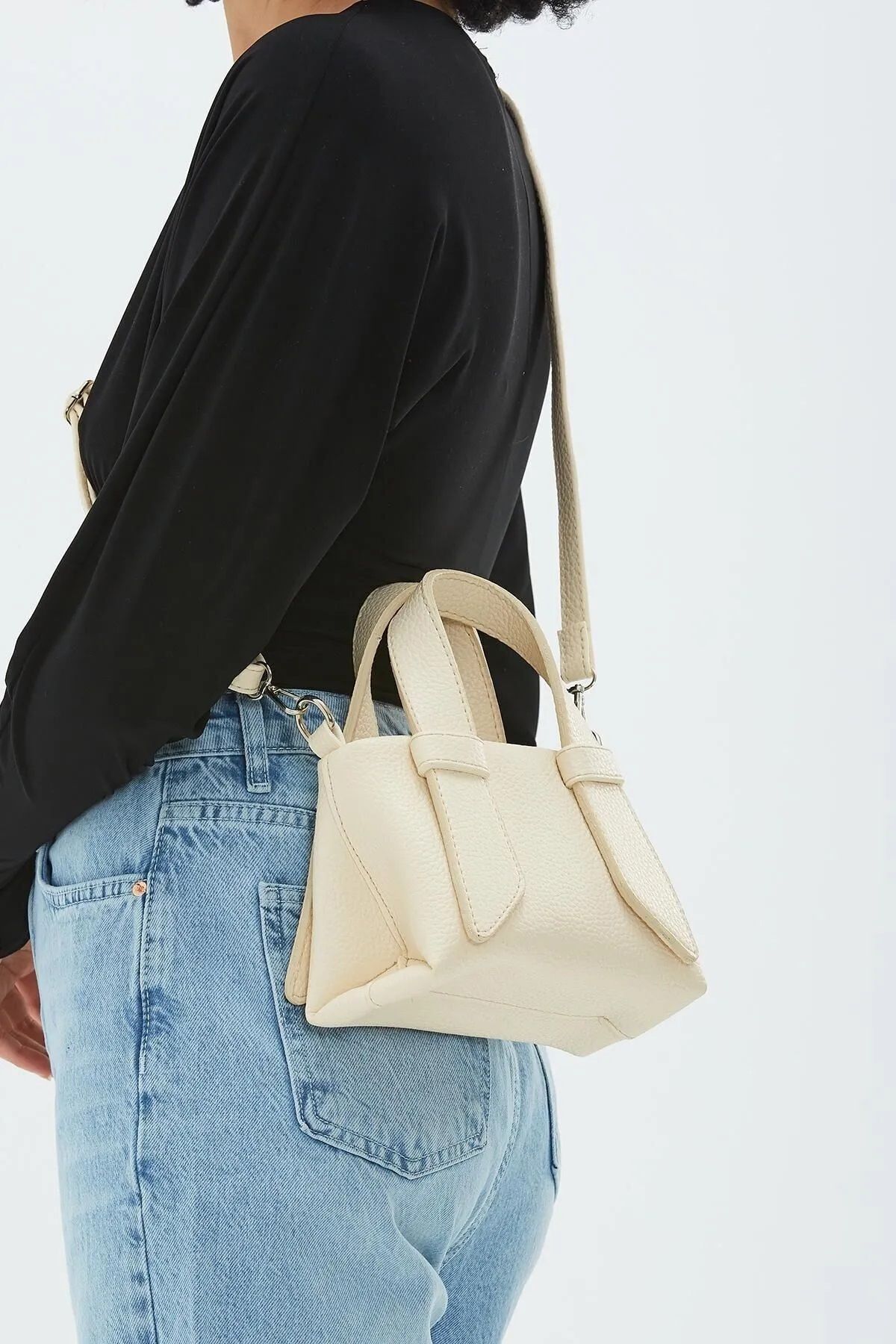 Mini shoulder hotsell bag trend