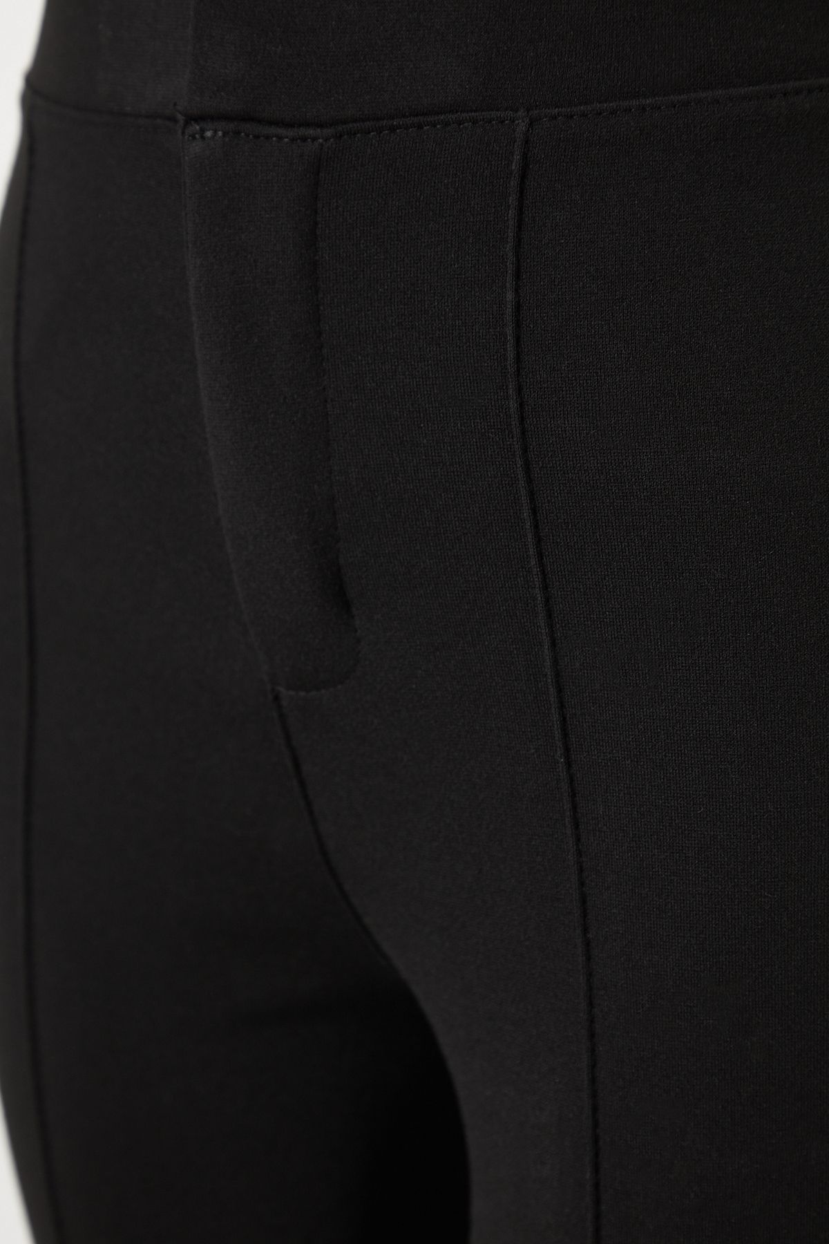 Trendyol Collection-Schwarze, hoch taillierte, gerippte, elastische Taille, schmale Passform, dicke Strickhose TWOAW24PL00114 9