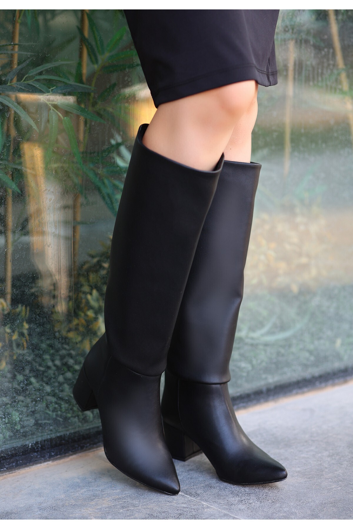 Siyah Cilt Topuklu Çizme