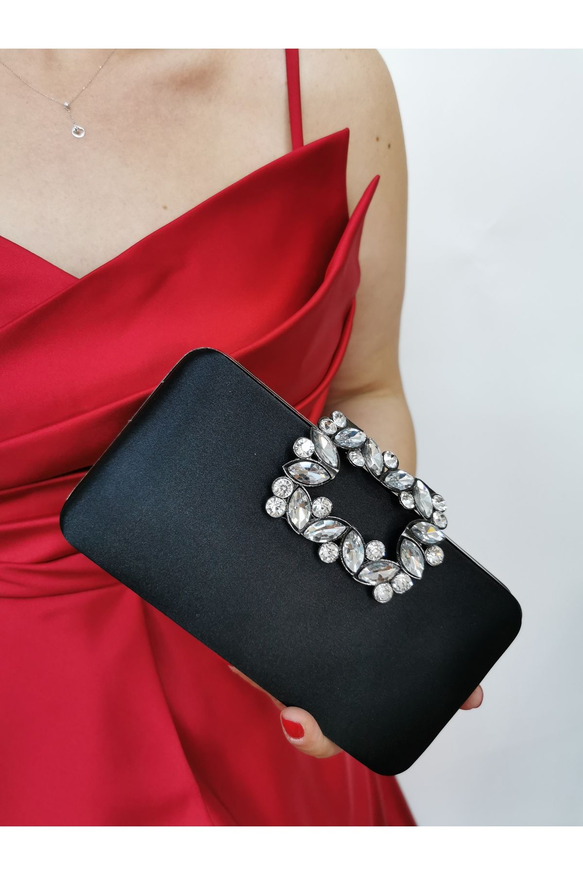 Black evening shop clutches for weddings