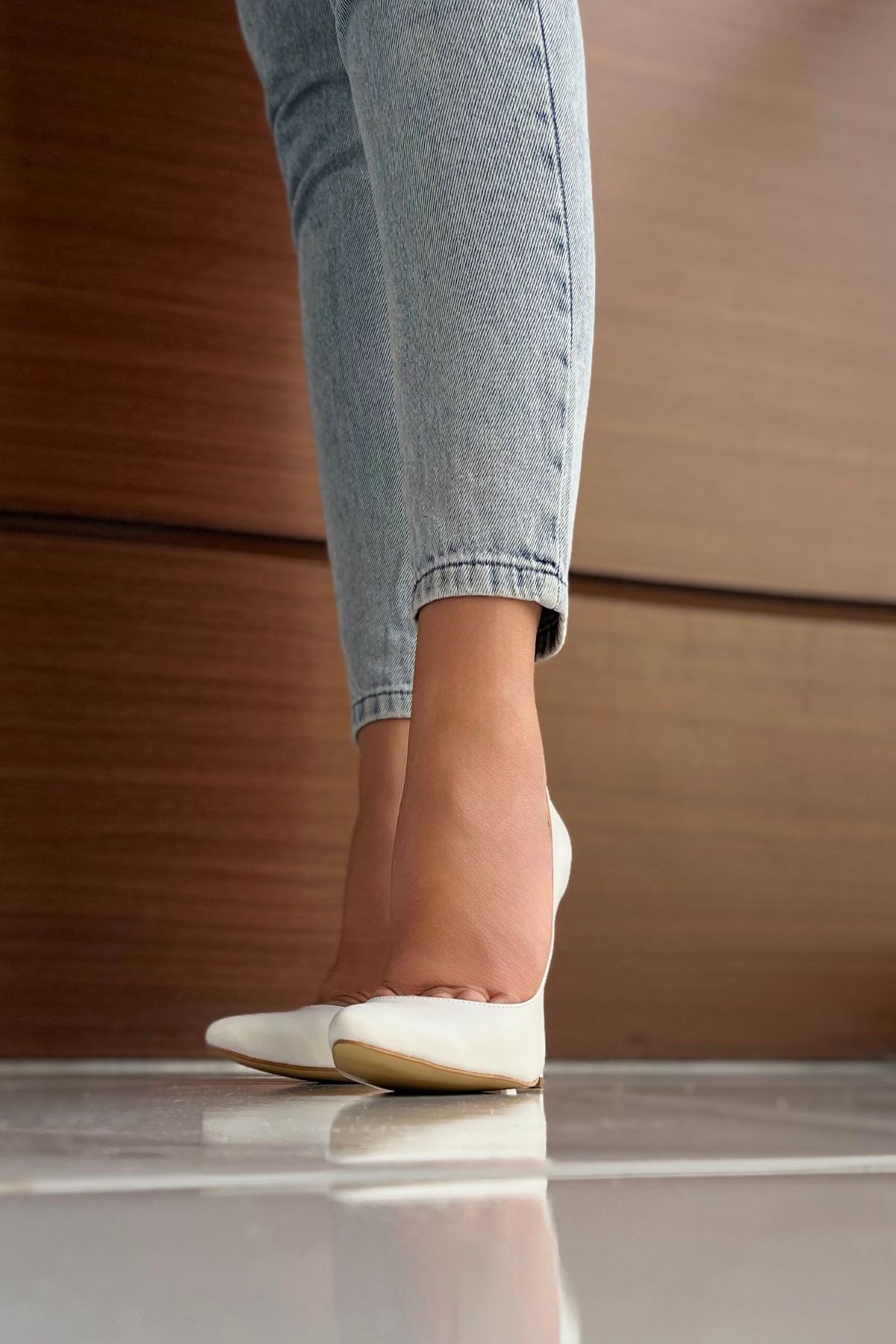 Comfortable white pumps on sale