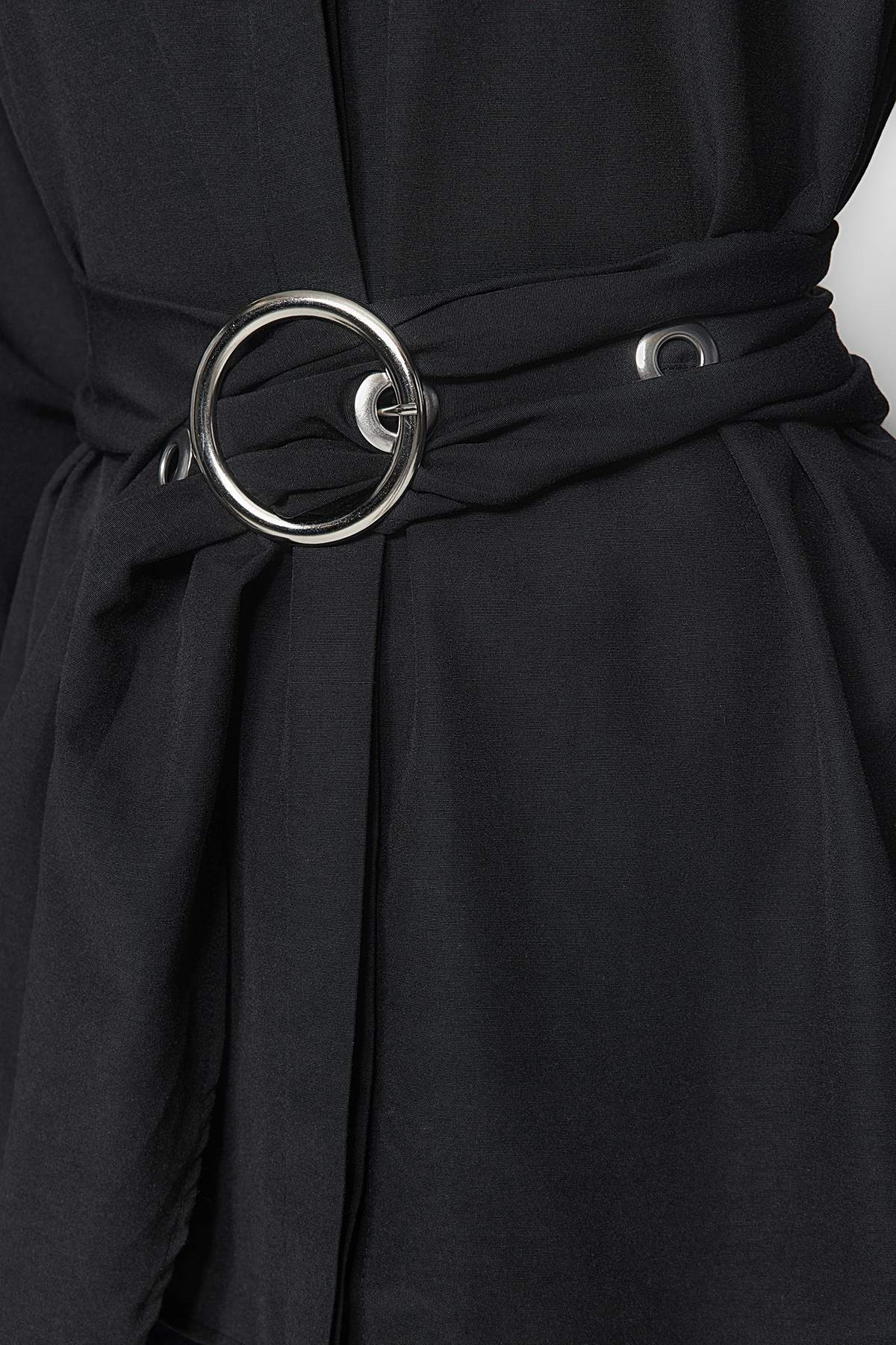 Trendyolmilla  Siyah Kemerli Toka Detaylı Pamuklu Dokuma Gömlek TWOAW20GO0099 - Görsel 6