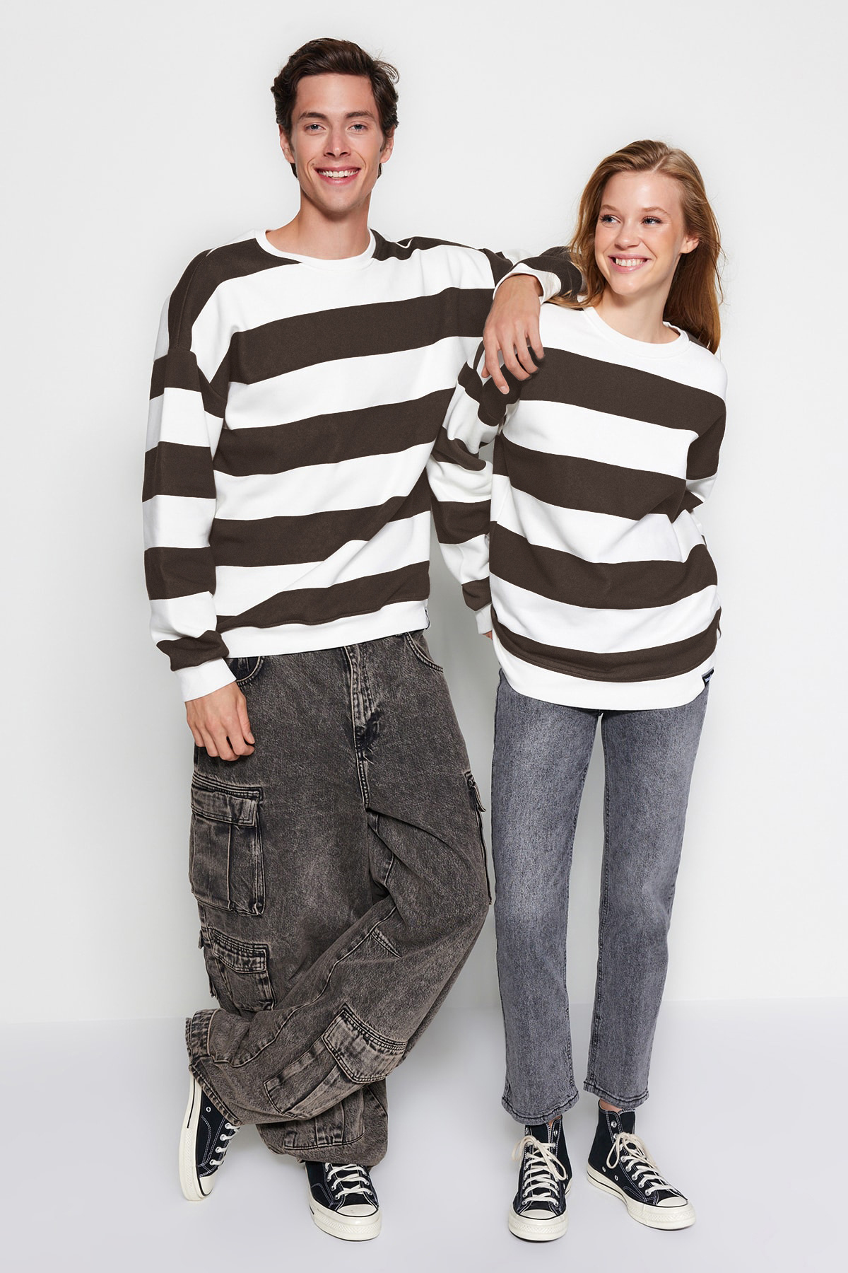 TRENDYOL MAN Vizon Erkek Oversize Bisiklet Yaka Çizgili İçi Yumuşak Tüylü Pamuklu Sweatshirt