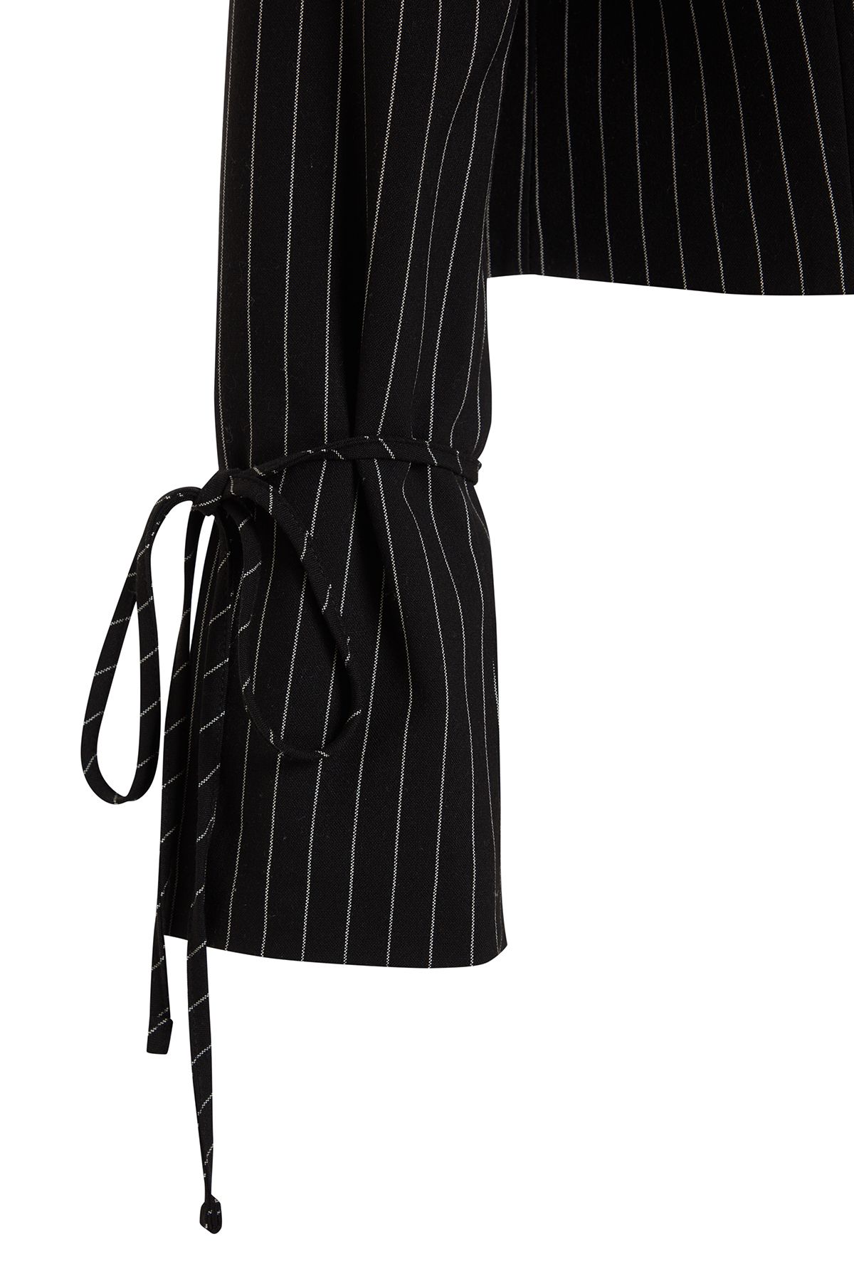Trendyol Collection-Schwarze, kurze Blazerjacke mit Streifenmuster TWOAW24BC00055 7