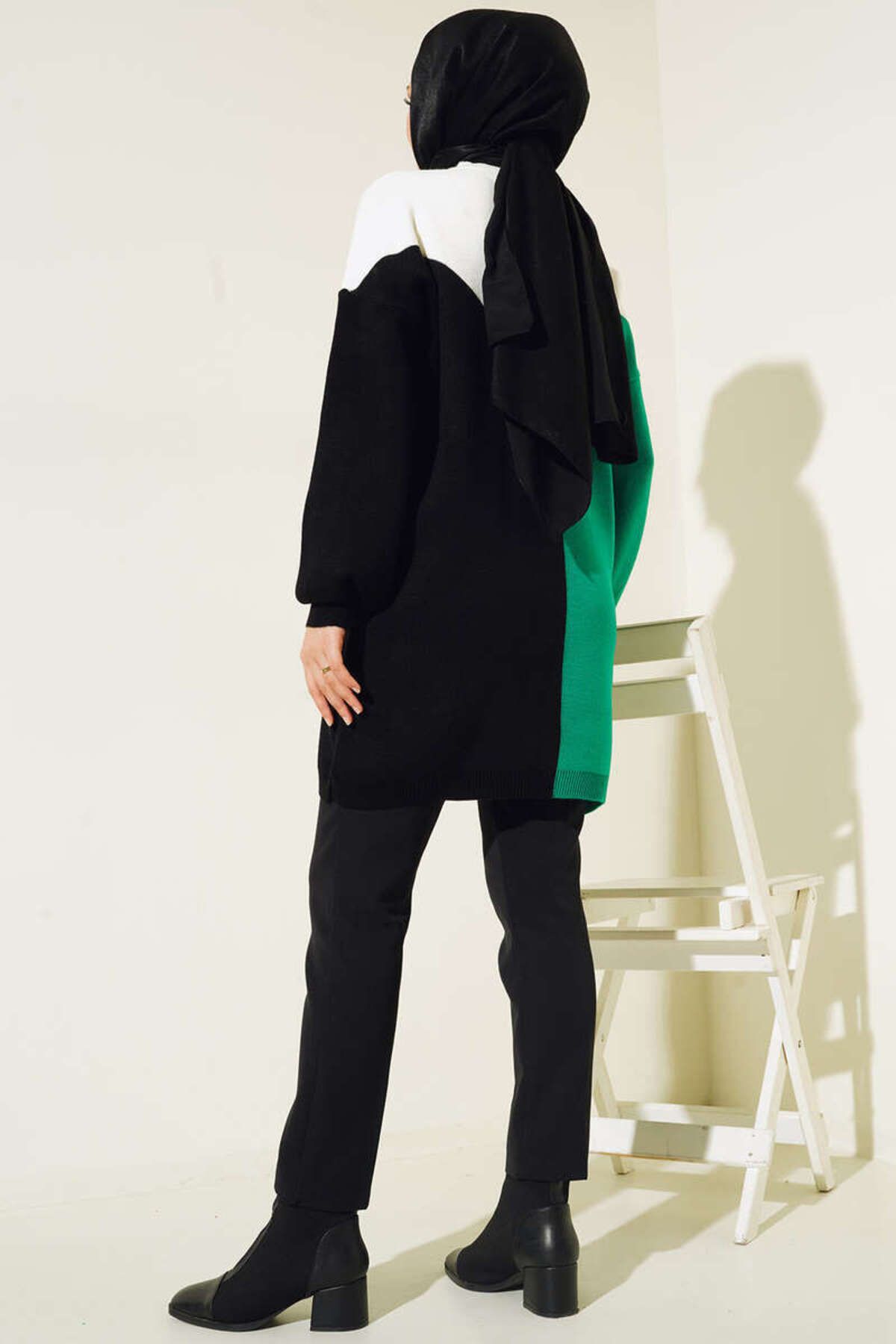 Flamingo-Triklo Tunic with V-Chain Detail on the Front 2