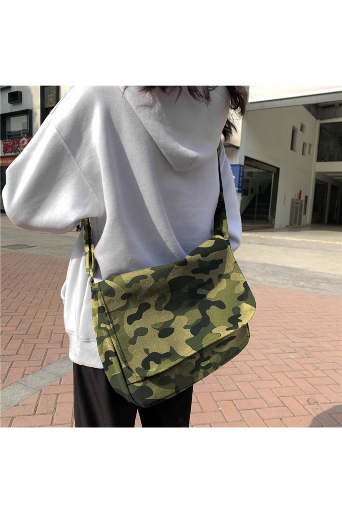 Basic clearance messenger bag