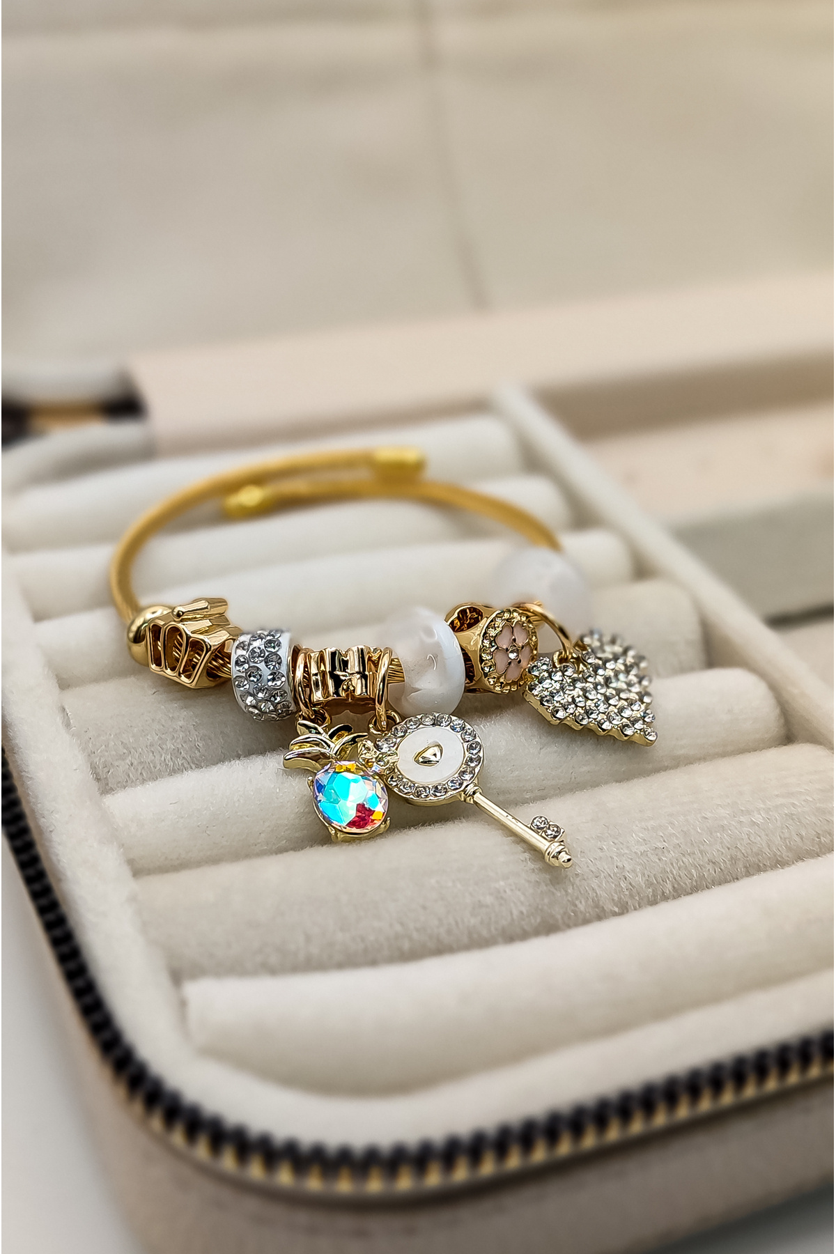 Kalp Anahtar Desen Siyah Charm Çelik Bileklik