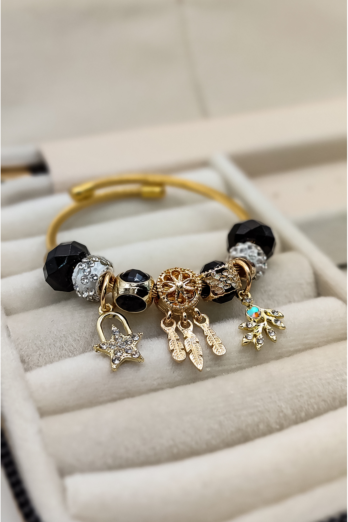 Yıldız Desen Siyah  Çelik Bileklik