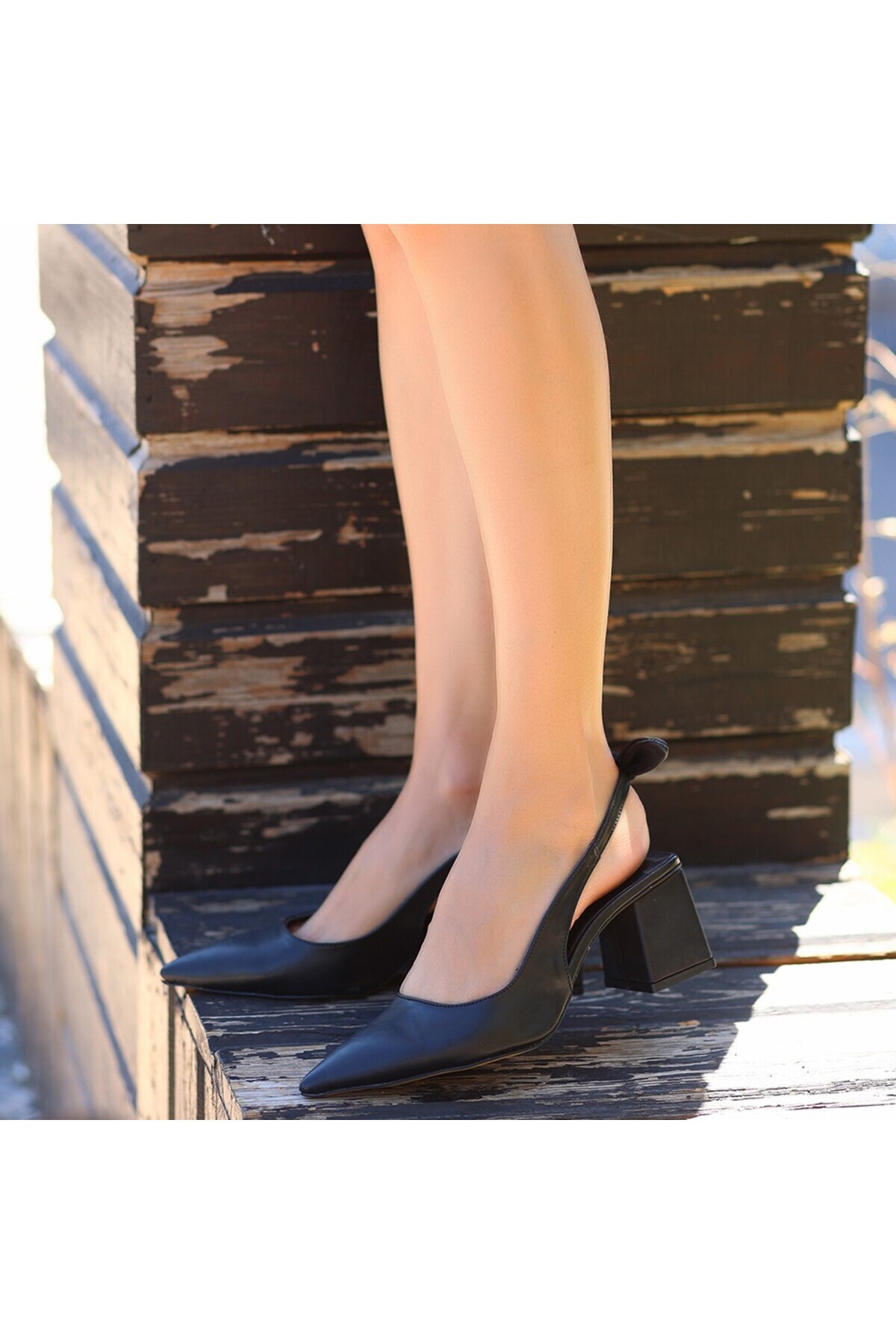 Roli Siyah Cilt Topuklu Ayakkabı