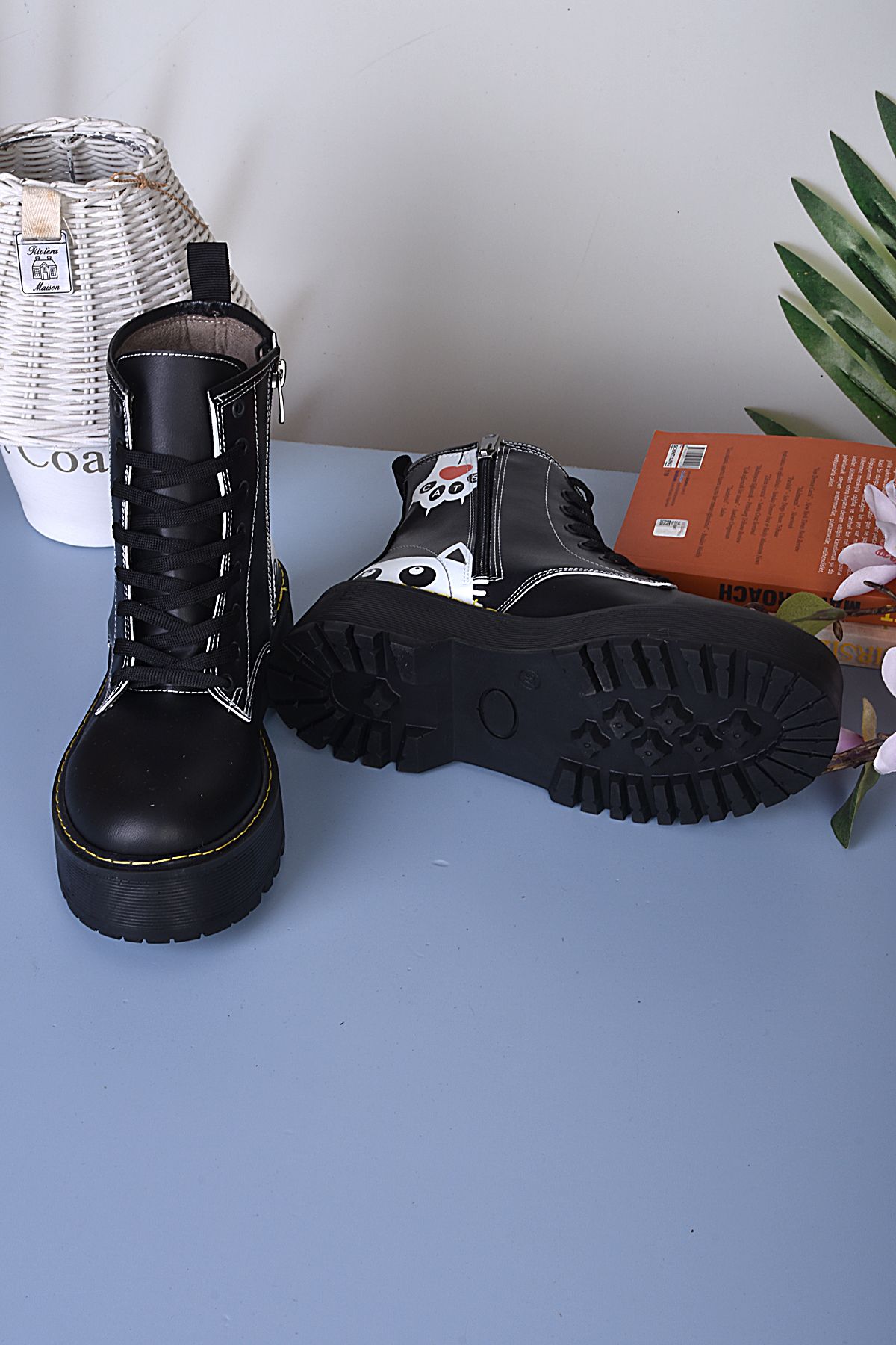 Dark animal clearance behavior platform boots
