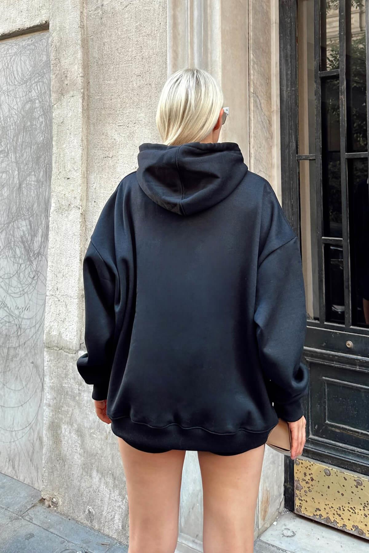 Swist Schwarzes, übergroßes Damen-Sweatshirt mit Kapuze, Kängurutasche und  Fleece-Innenseite - Trendyol