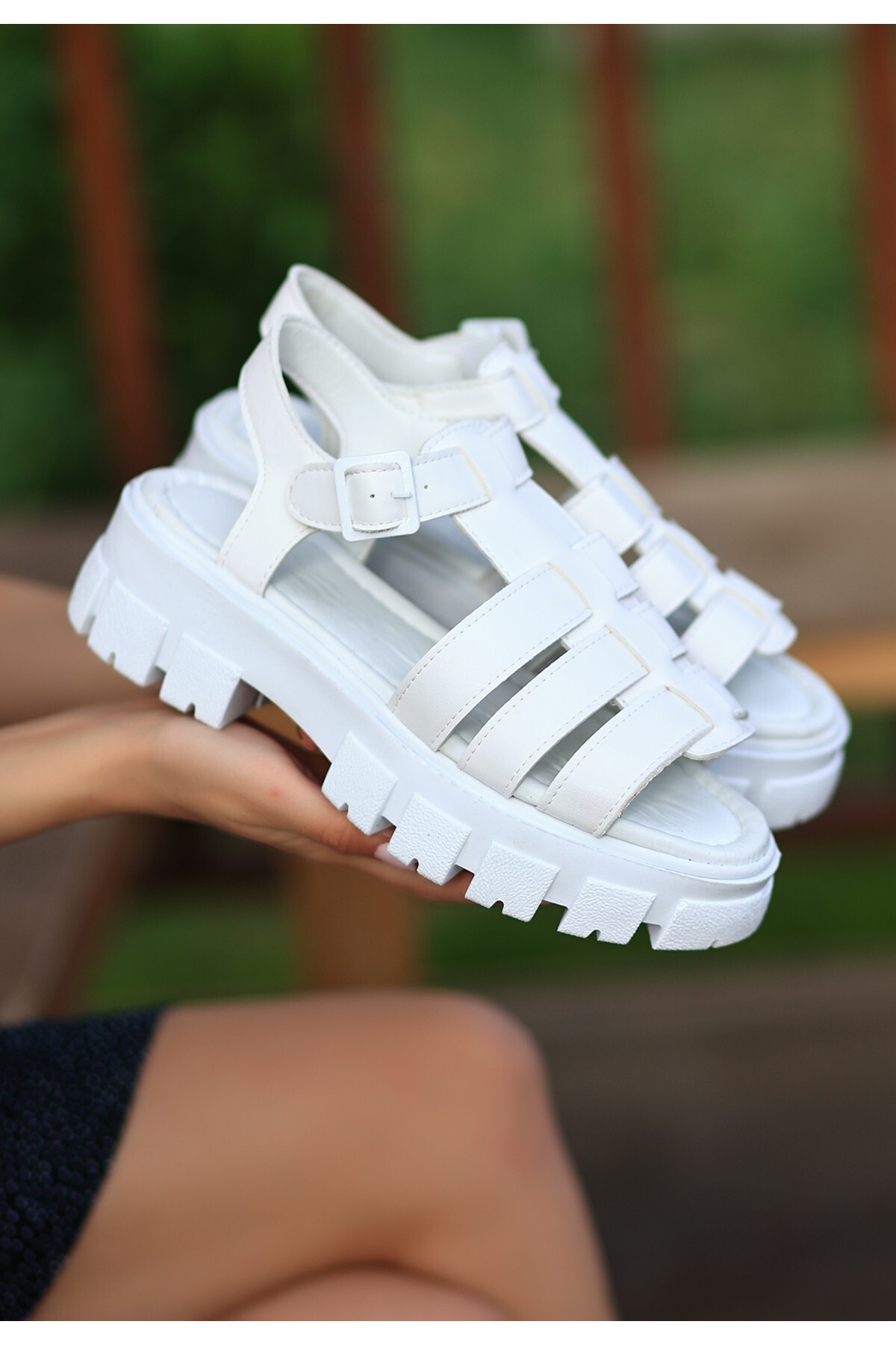 Kest Beyaz Cilt Sandalet