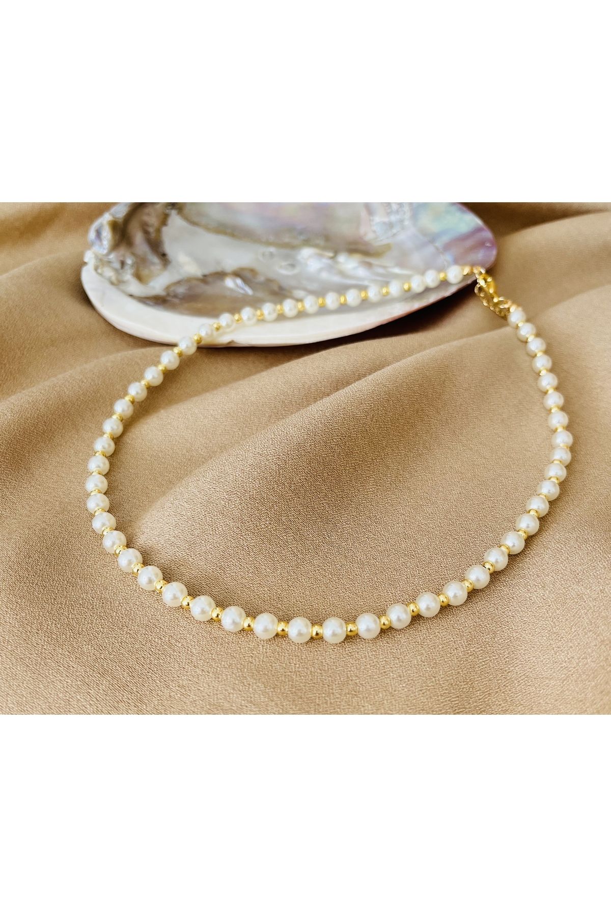 Pearl necklace with online gold clasp