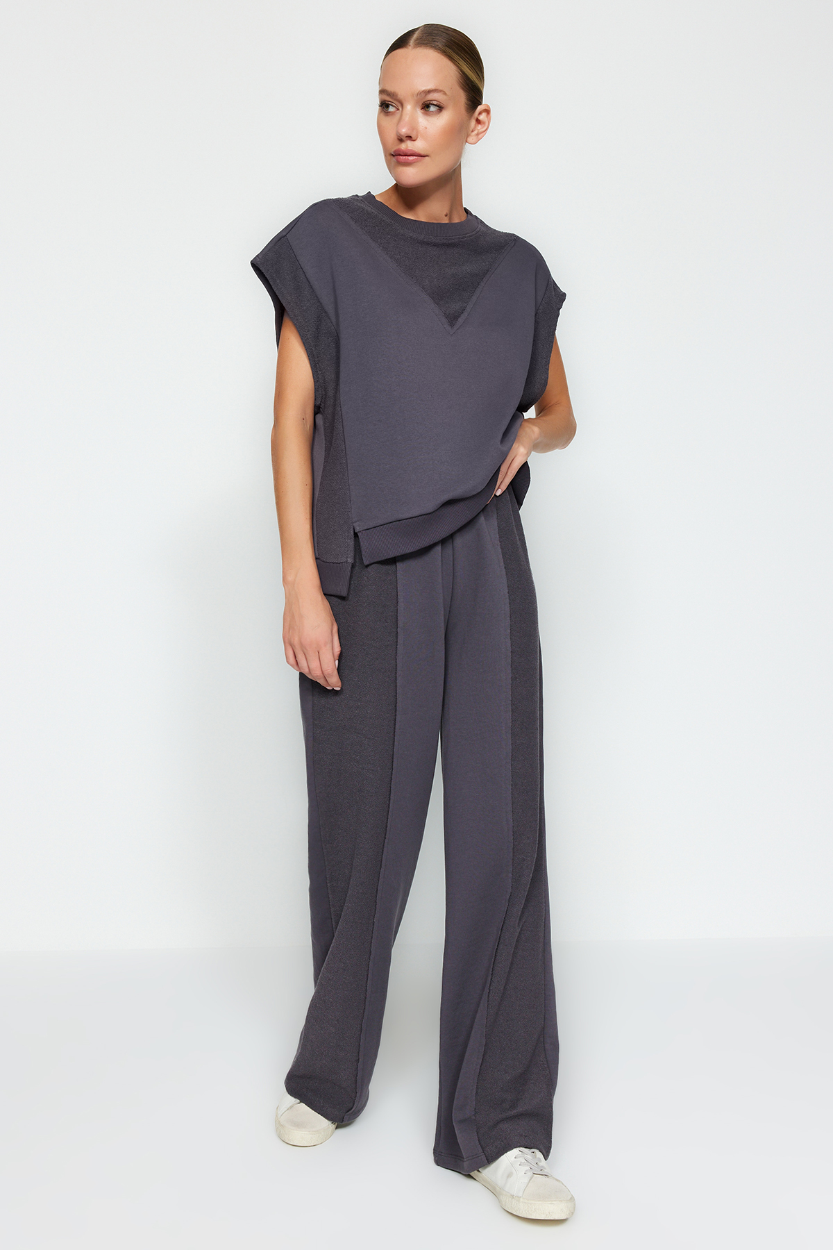 Trendyol Collection Anthrazitfarbene, dicke, gestrickte Jogginghose mit hoher...