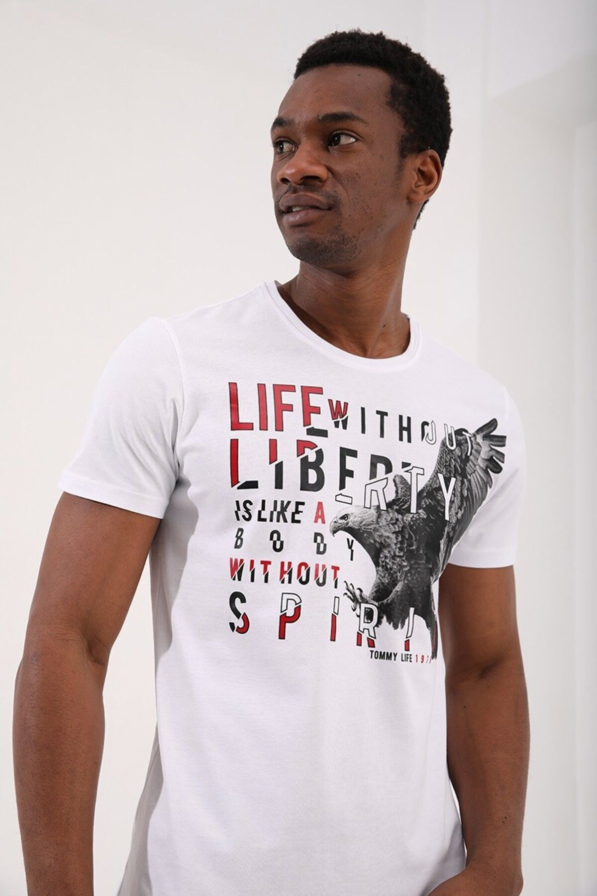 Tommy Life White Men s Eagle Printed Standard Fit O neck T shirt