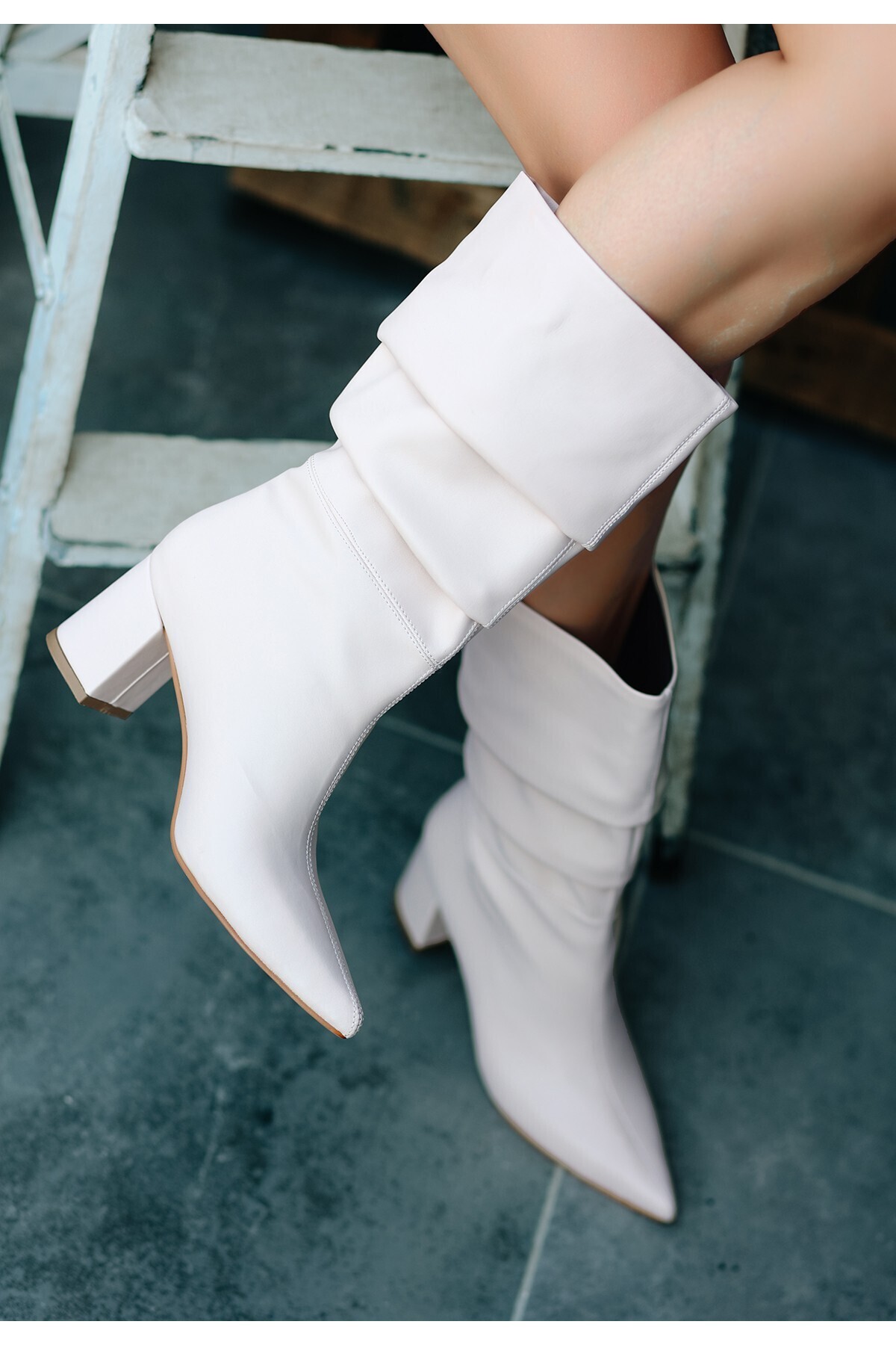 Bej Cilt Topuklu Çizme