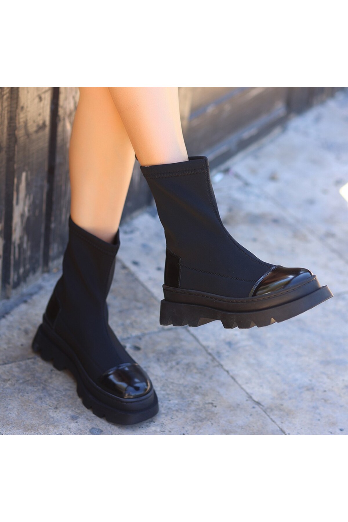 Nite Siyah Rugan Detaylı Streç Bot