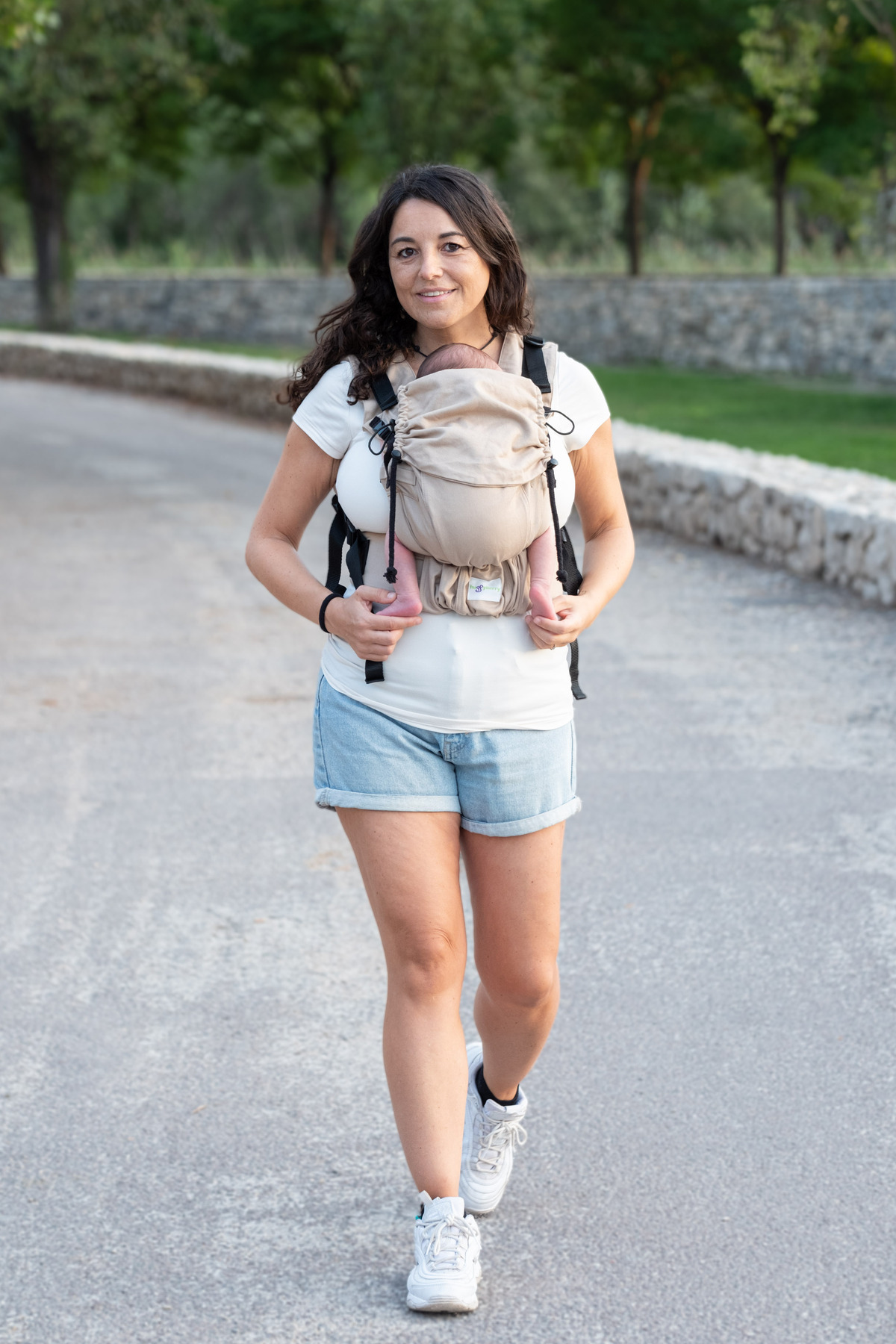 Huggyberry Softy Baby Carrier - Latte fotoğrafı 5 (önizleme)