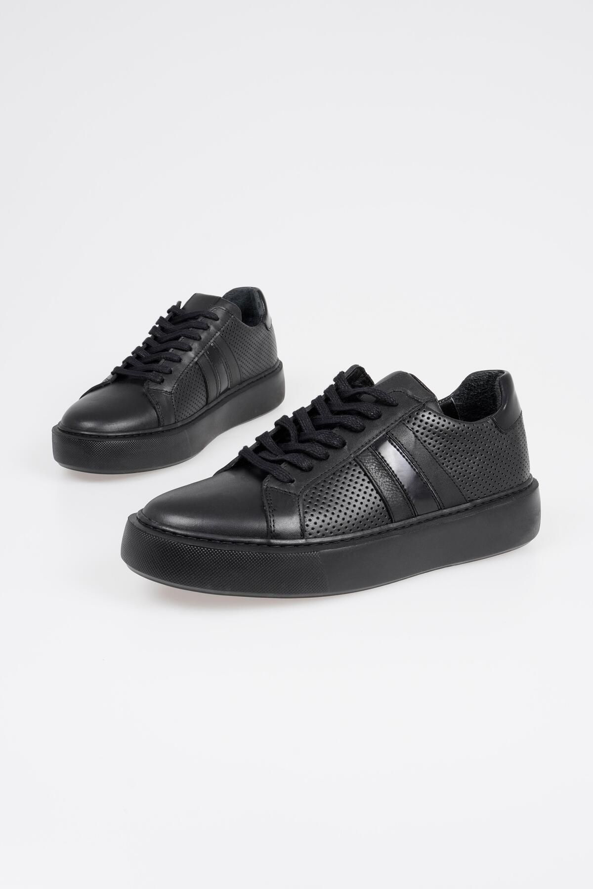 MONOCHROME CHUNKY SOLE SNEAKERS