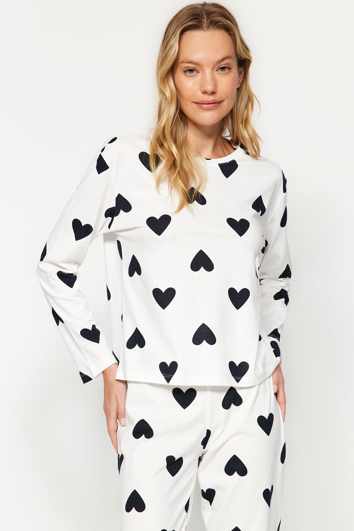 Trendyol Collection-Schwarzes Strick-Pyjama-Set mit Herzmotiv – 100 % Baumwolle THMAW21PT0566 3