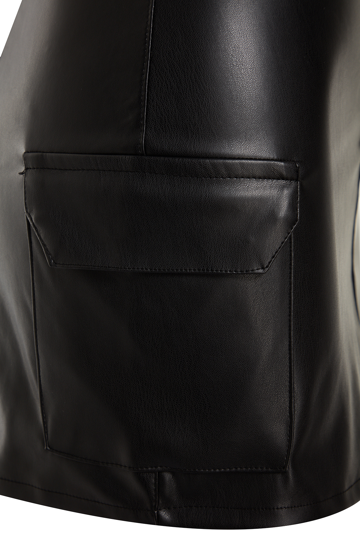 Trendyolmilla  Siyah Suni Deri Kargo Cepli Yüksek Bel Vücuda Oturan Mini Etek TWOAW24ET00148 - Görsel 7