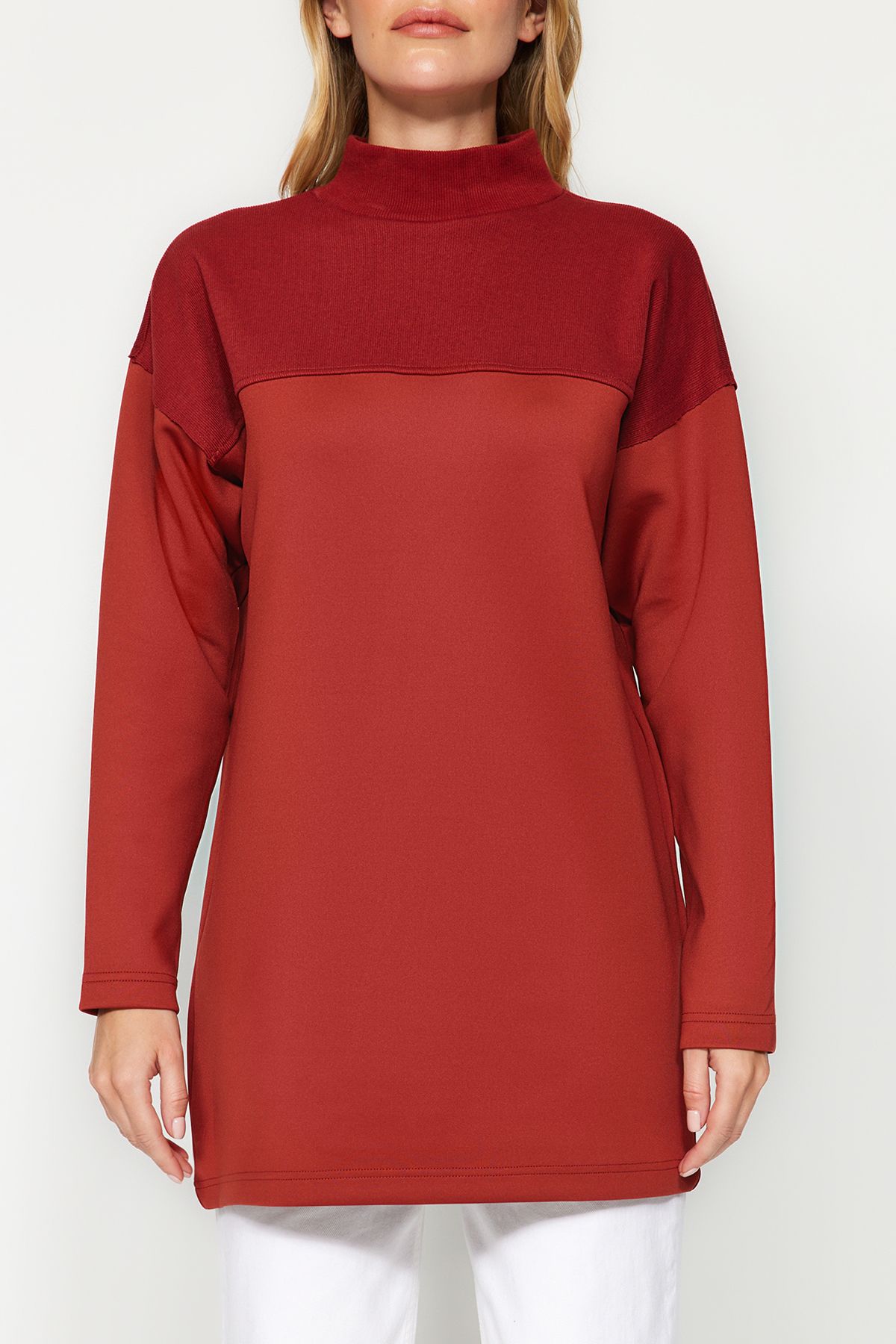 Trendyol Modest-Gestricktes Oversize-Sweatshirt in Ziegelrot mit Farbblockdesign - TCTAW23UK00060 4