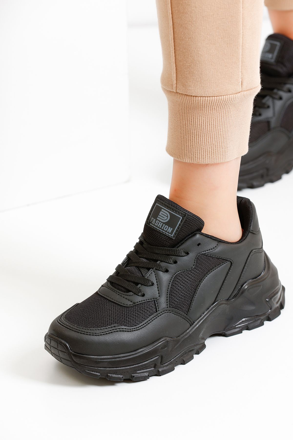 en7-Women's Black Sneakers 0159 1