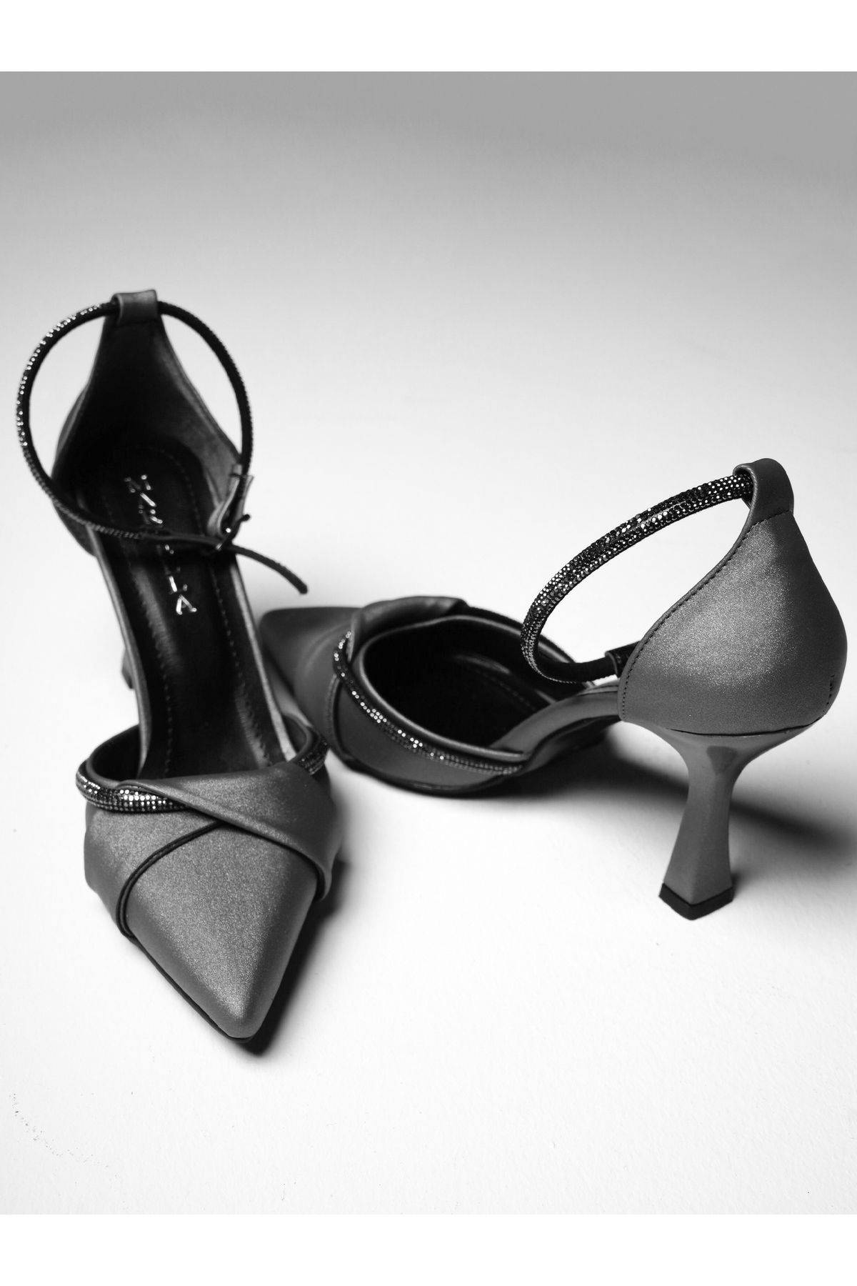 Metallic top evening shoes