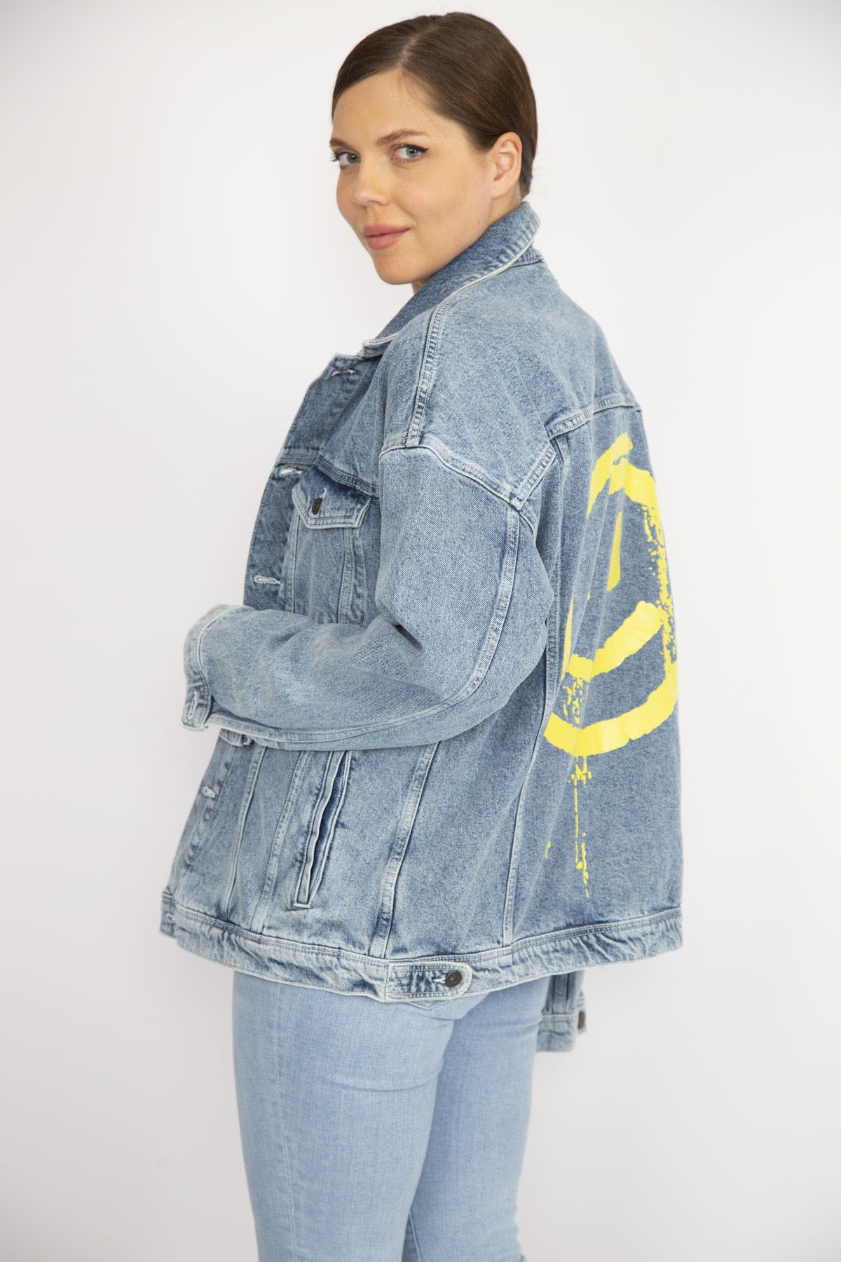 Şans-Women's Large Size Blue Denim Coat with Print Detail on the Back 65N36974 3