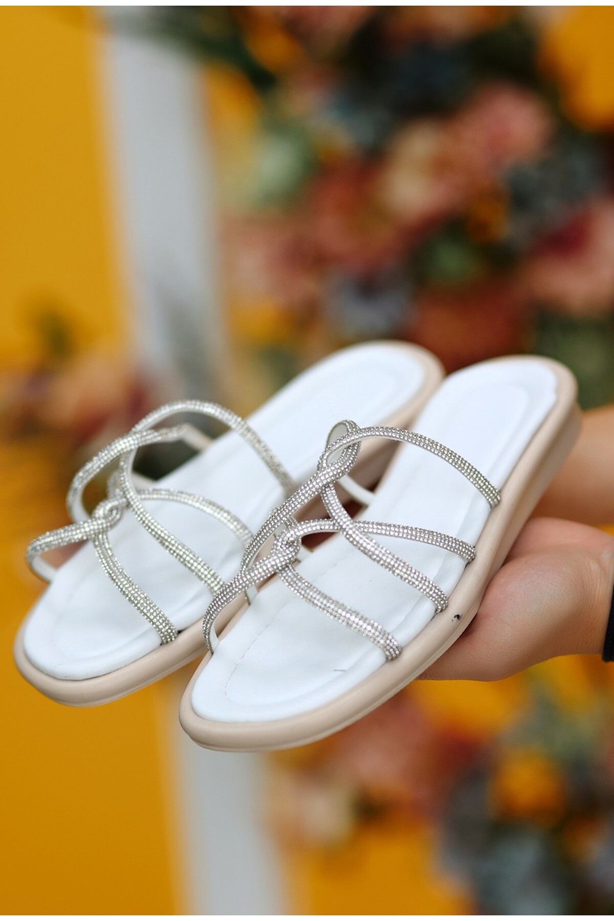 Akki Gümüş Boncuk İşlemeli Terlik