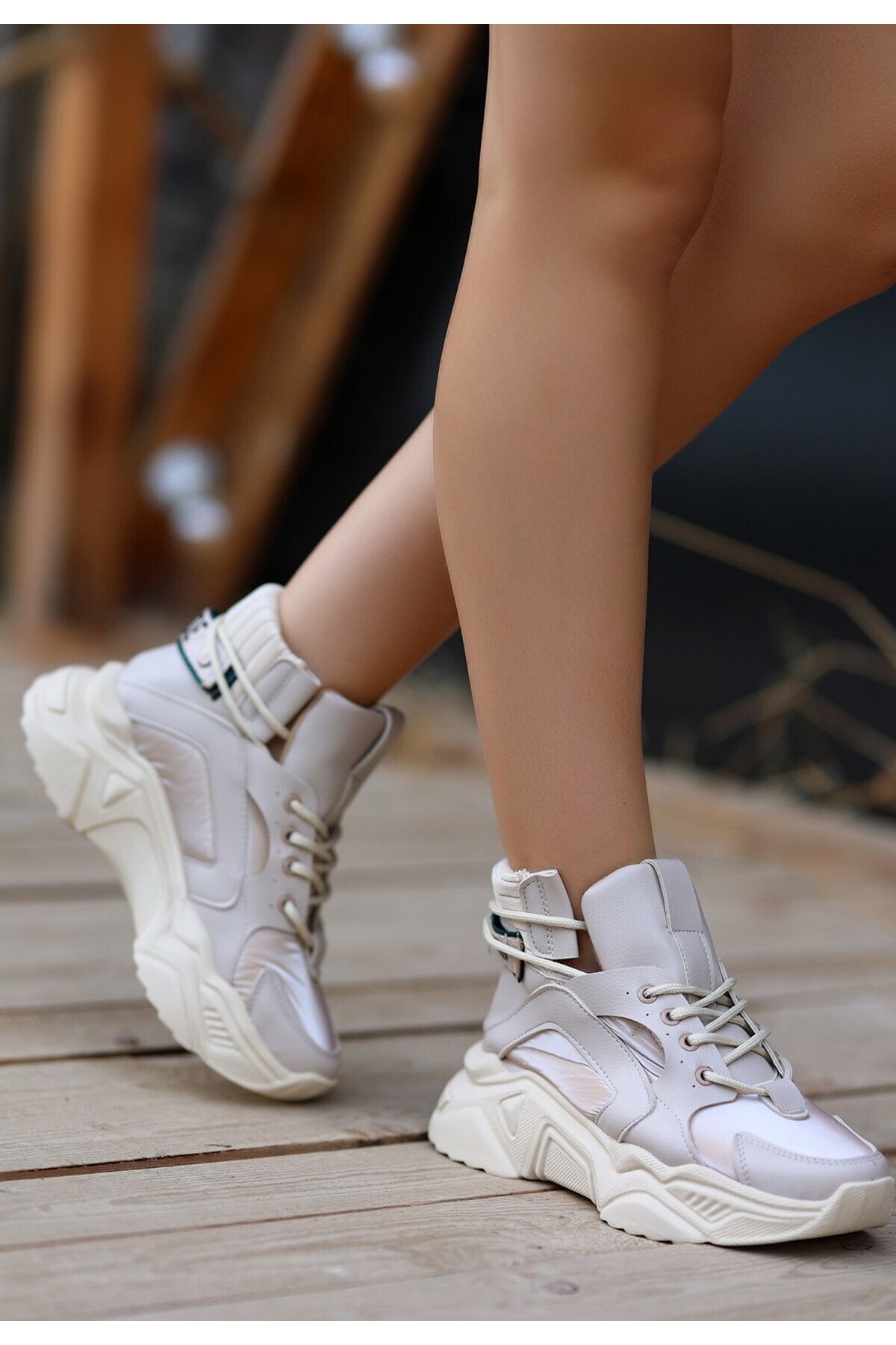 Nolli Ten Cilt Bağcıklı Bot