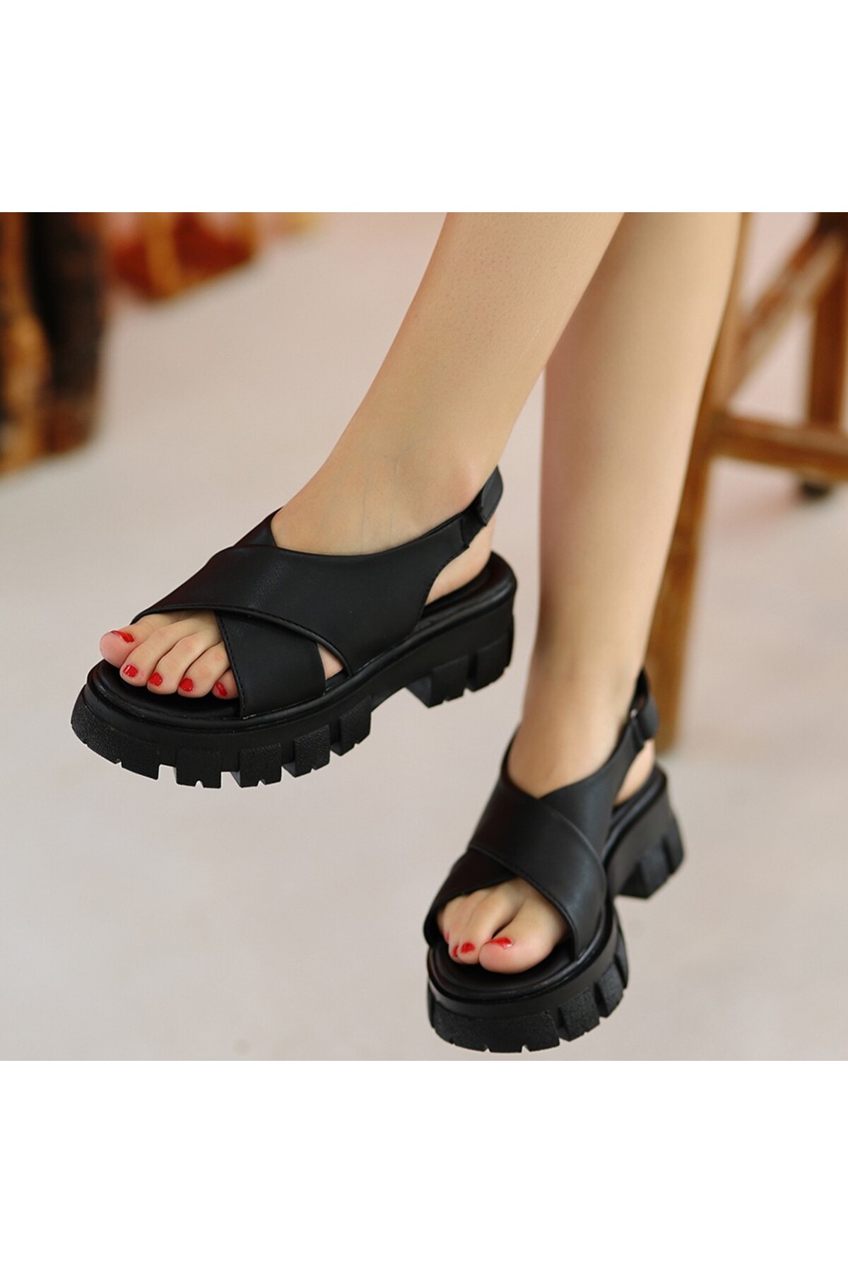 Siyah Cilt Sandalet