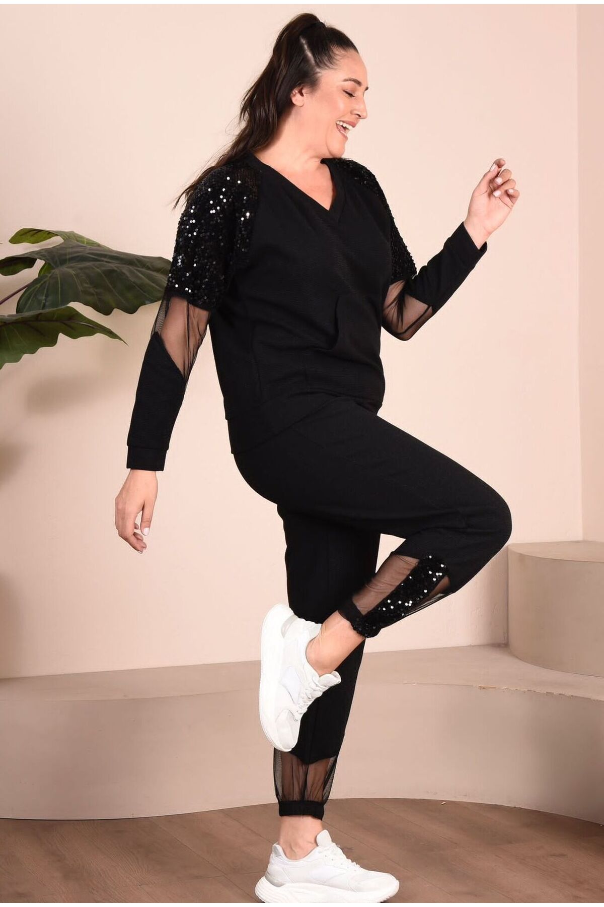 For Big Trend Women s V Neck Sequin Tulle Detailed Top Kangaroo