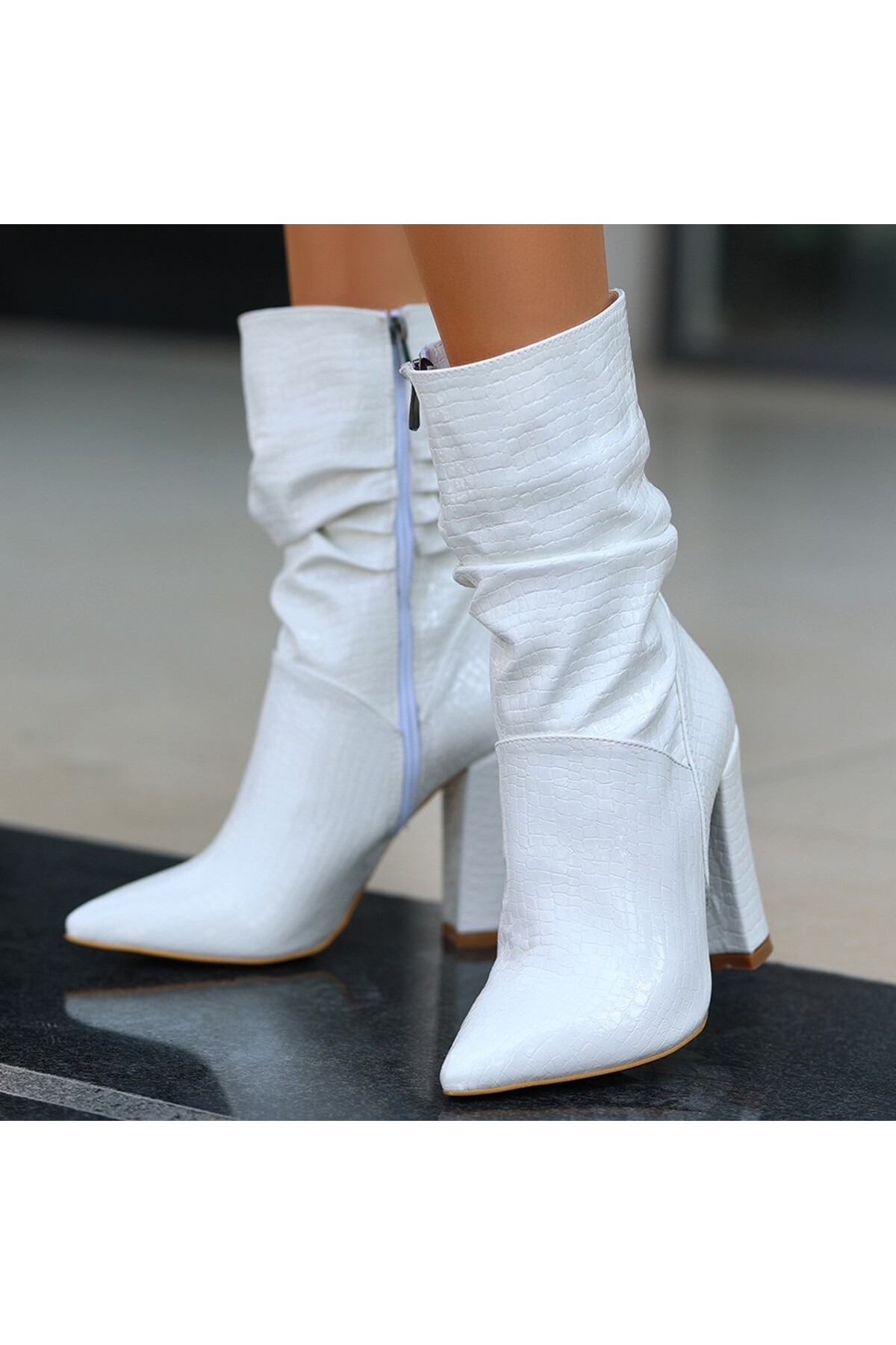 Erita Beyaz Rugan Desenli Topuklu Bot